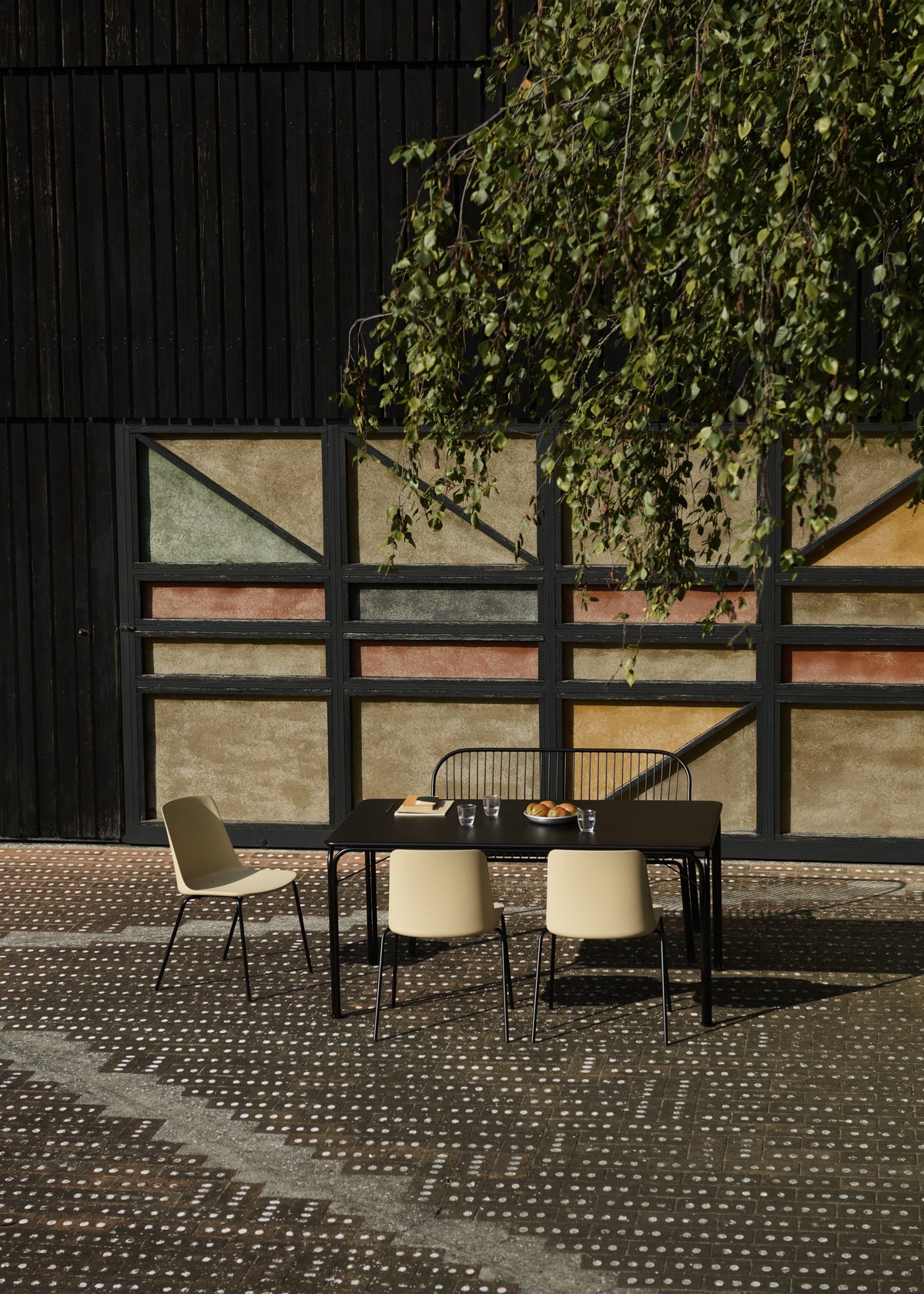 Buiten tafel THORVALD donkergroen