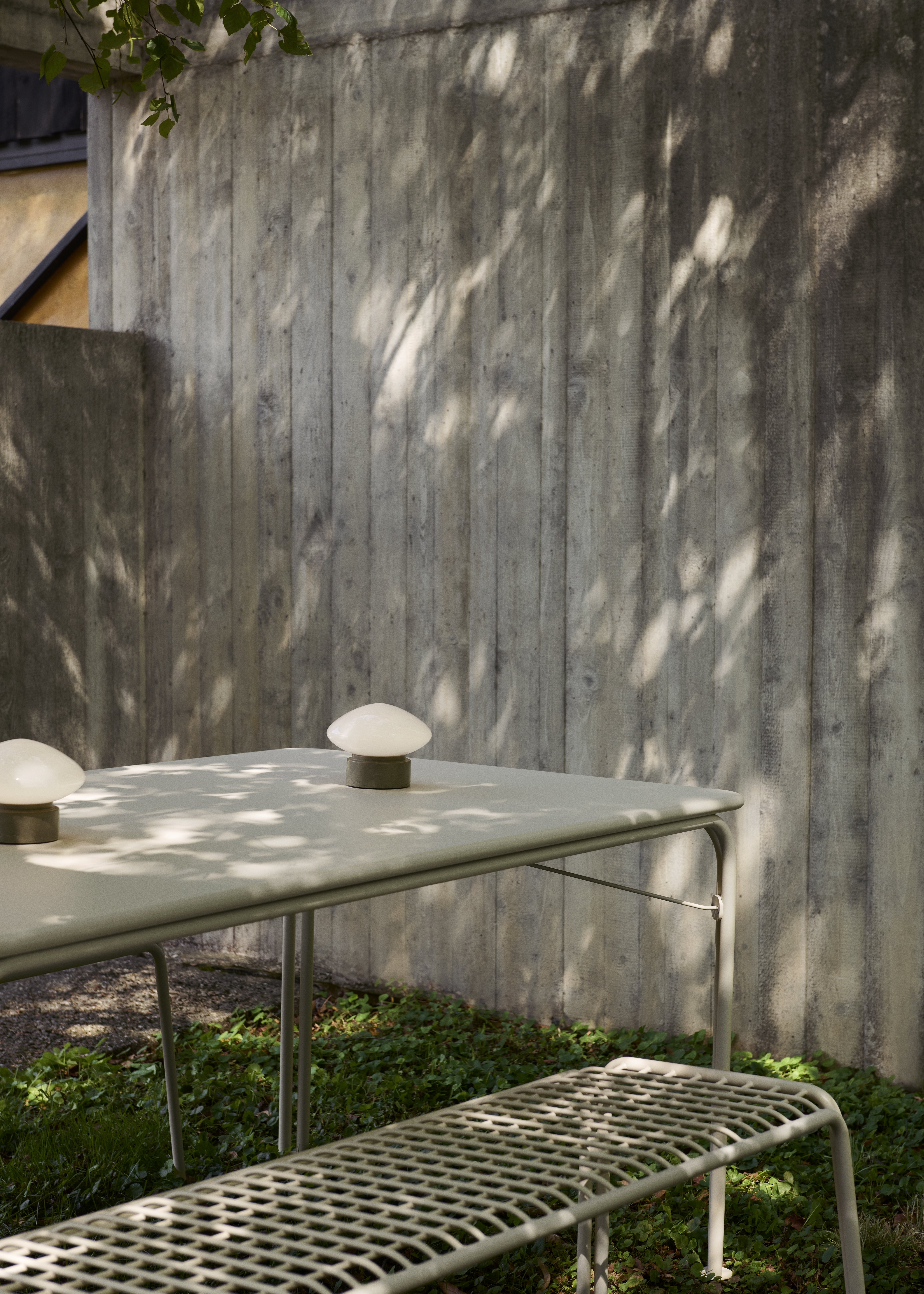 Buiten tafel THORVALD donkergroen