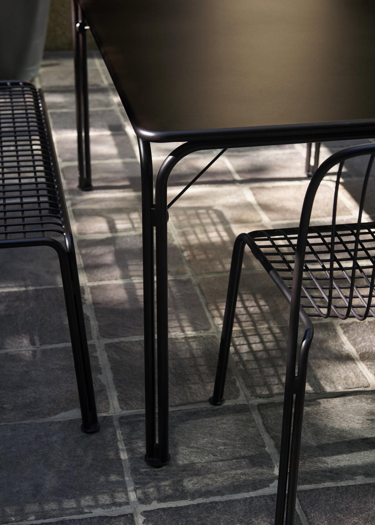 Buiten tafel THORVALD donkergroen