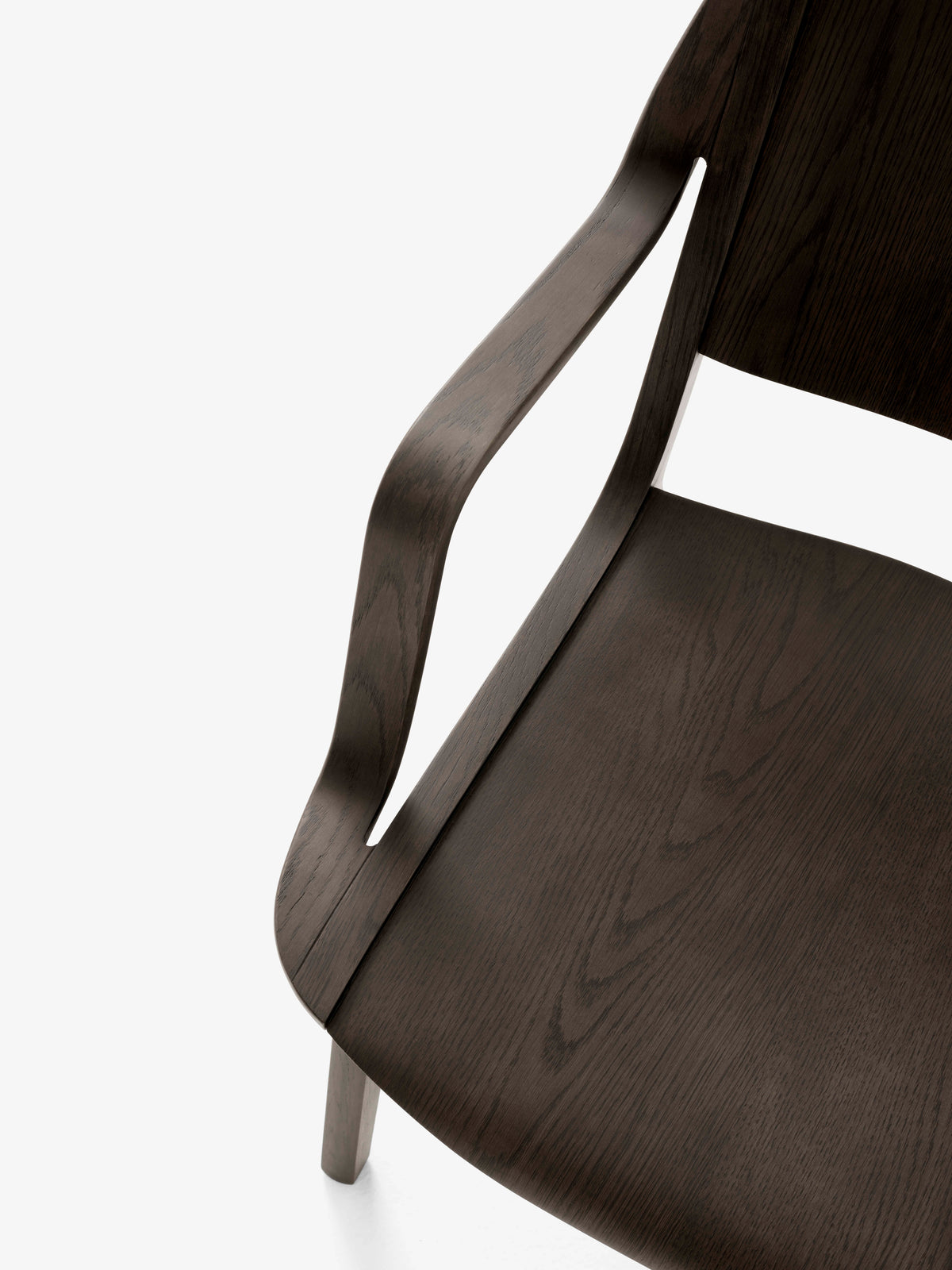 AX HM11 fauteuil donker gelakt eikenhout en eikenfineer