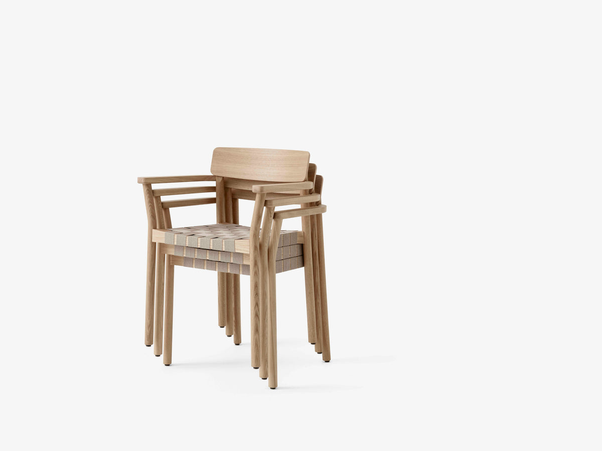 Stoel met armleuningen BETTY TK9 beige geweven zitting met zwart gelakt essenhout