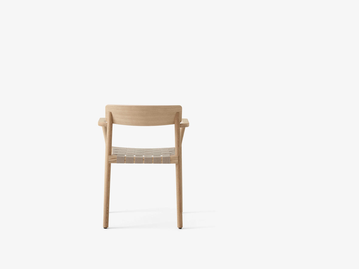 BETTY TK9 fauteuil met armleuningen zwart geweven zitting met zwart gelakt essen