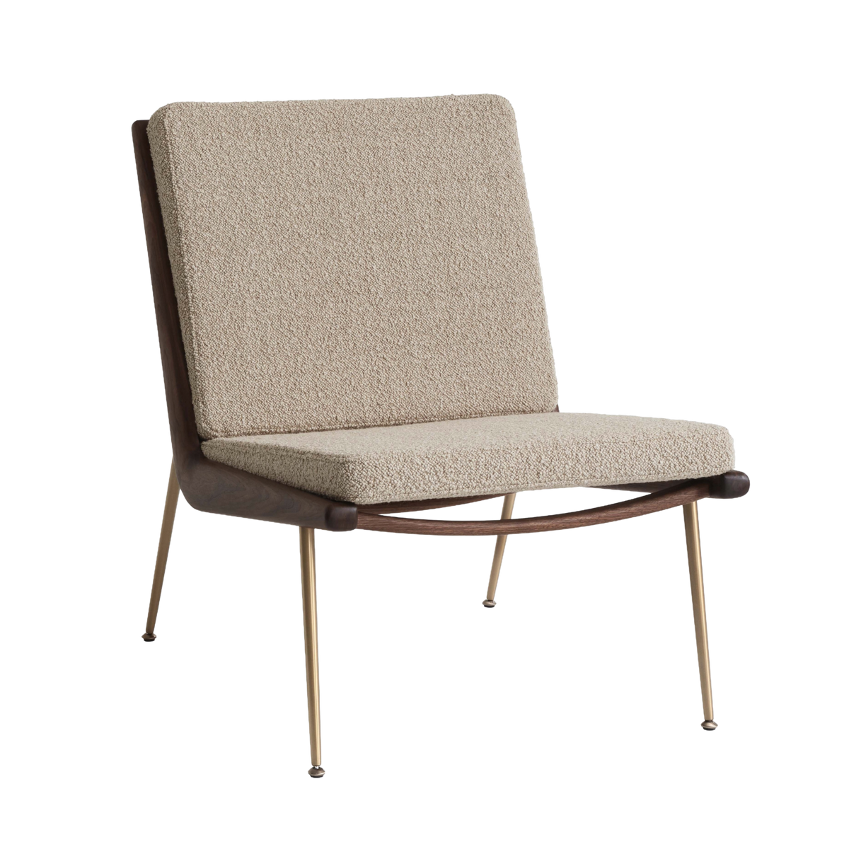 Fotel BOOMERANG HM1 met een notenhouten frame en een messing basis