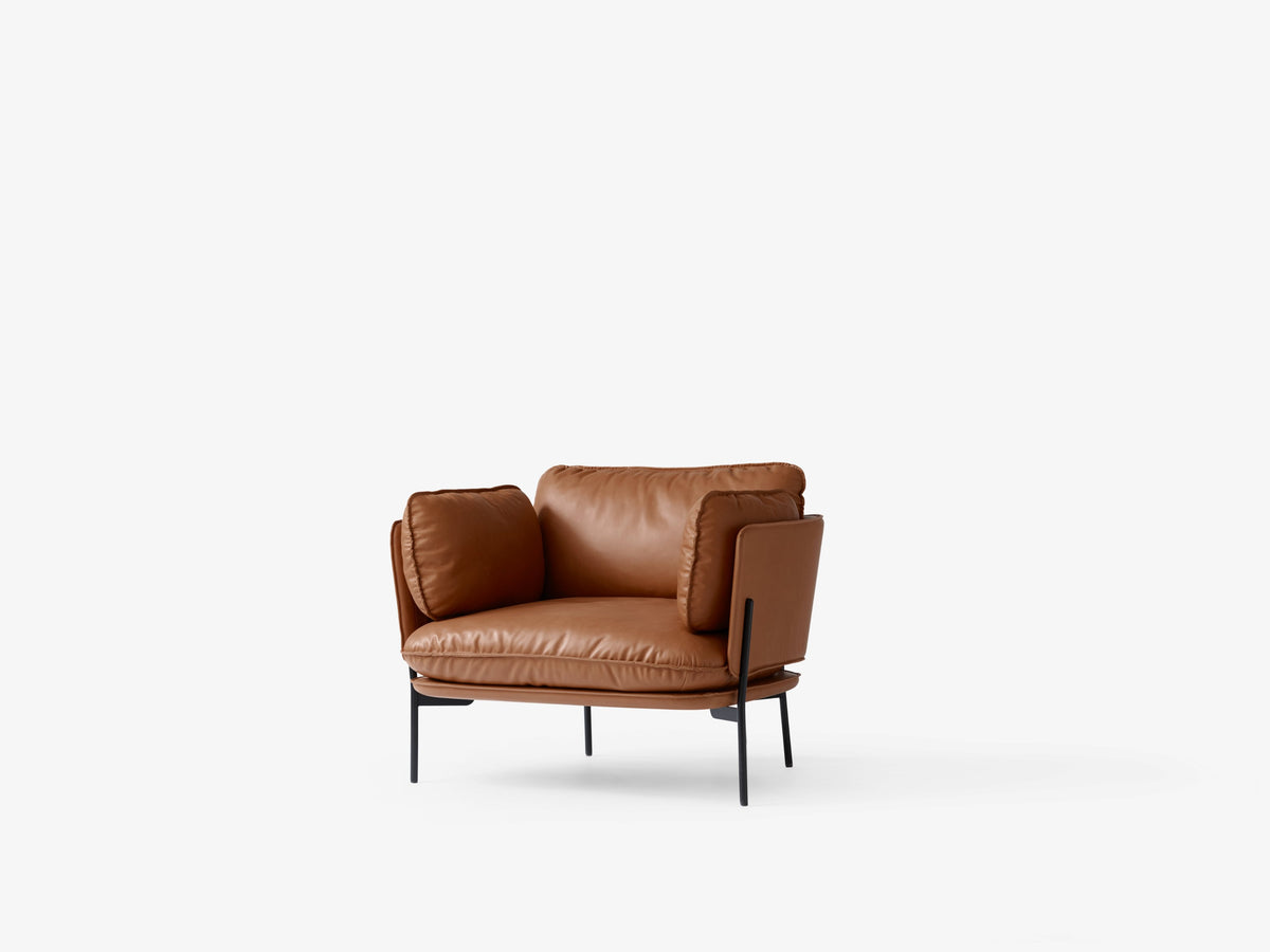 Fauteuil CLOUD LN1 gestoffeerd met een zwarte basis