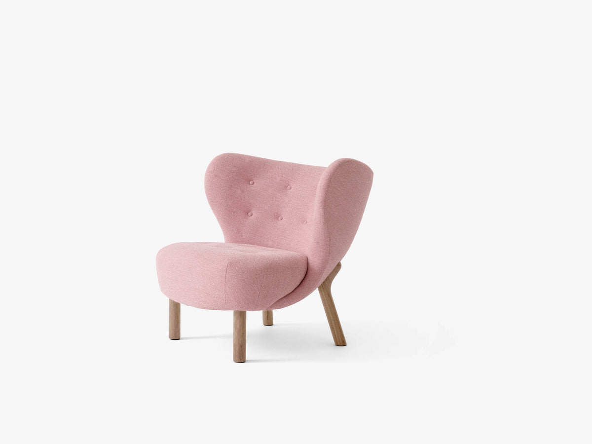Fauteuil LITTLE PETRA VB1 gestoffeerd met een eiken basis