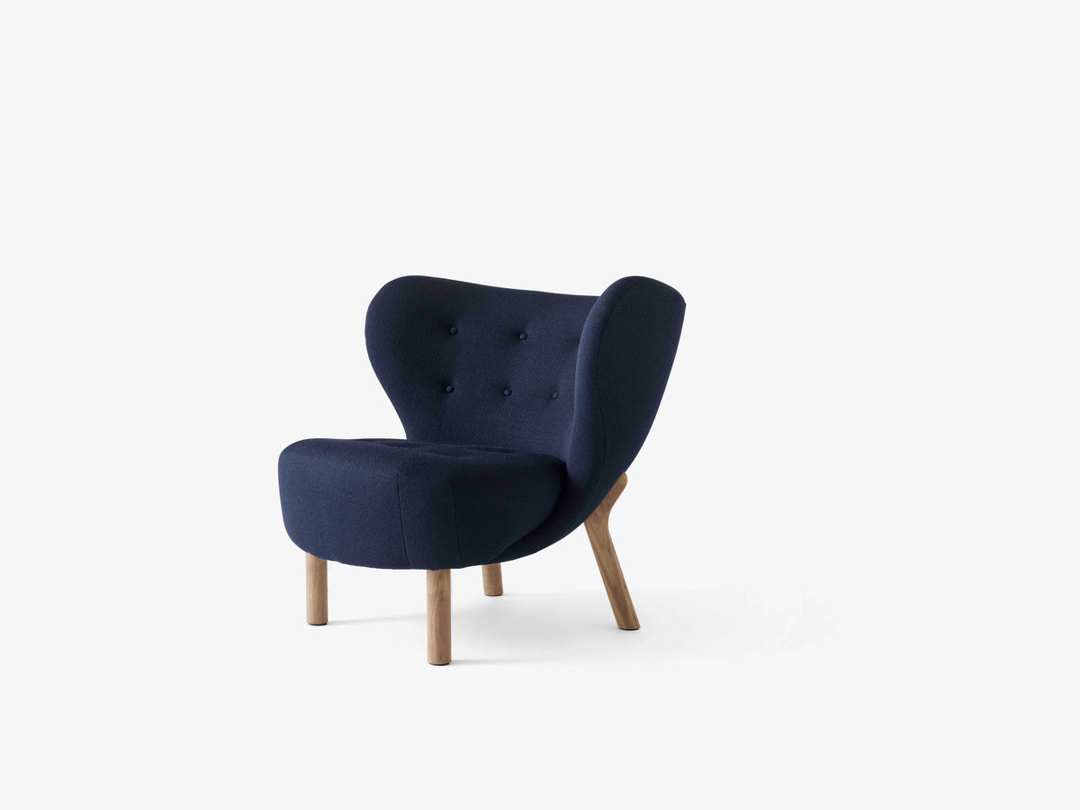 Fauteuil LITTLE PETRA VB1 gestoffeerd met een eiken basis