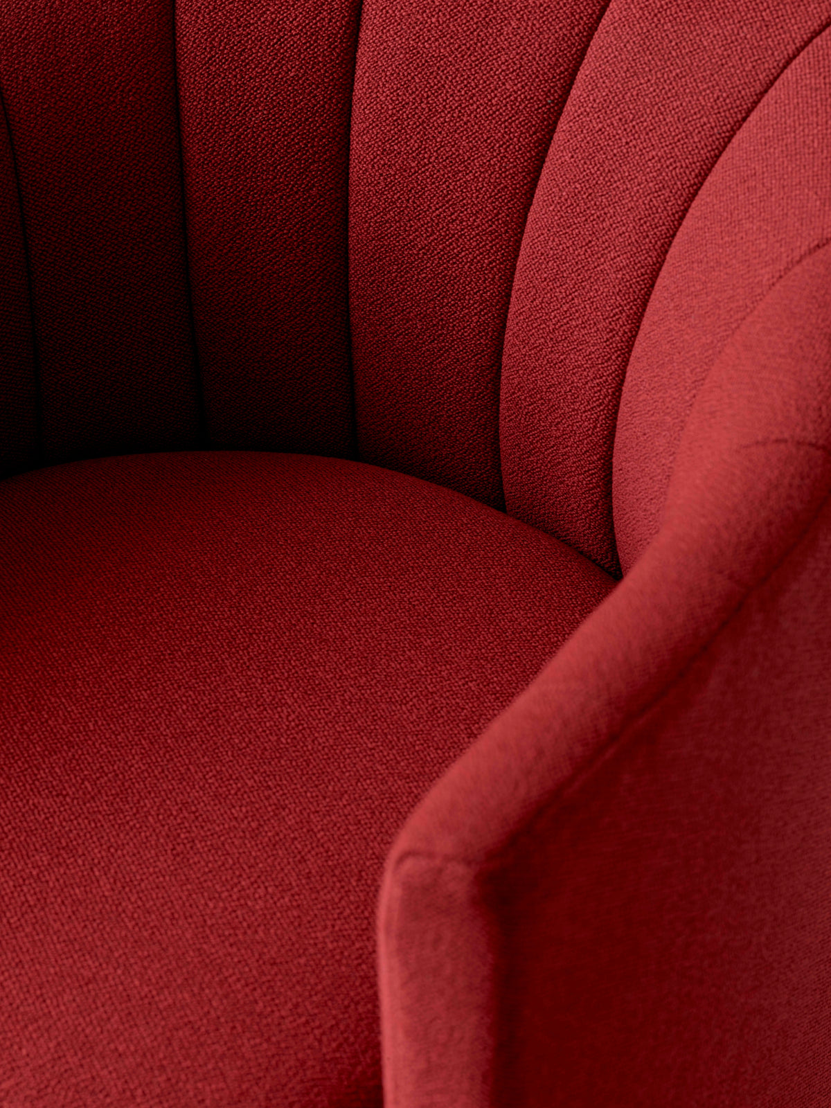 Gestoffeerde LOAFER SC24 fauteuil met armleuningen