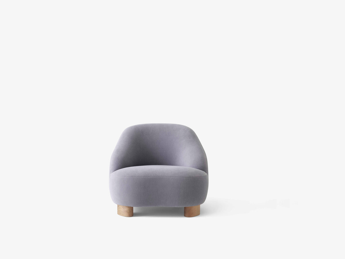 Fauteuil MARGAS LC1 gestoffeerd met een eiken basis