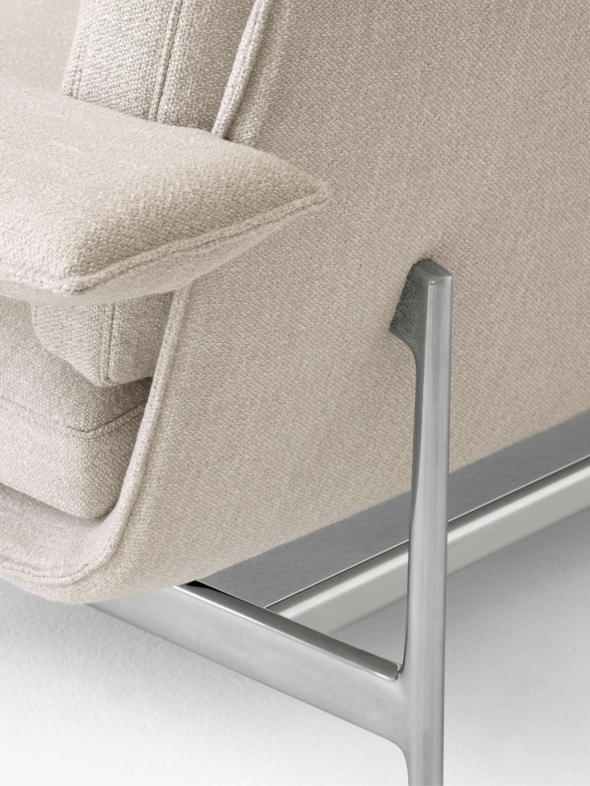 Sofa 3-zits MEANTIME AV31 gestoffeerd met een aluminium basis