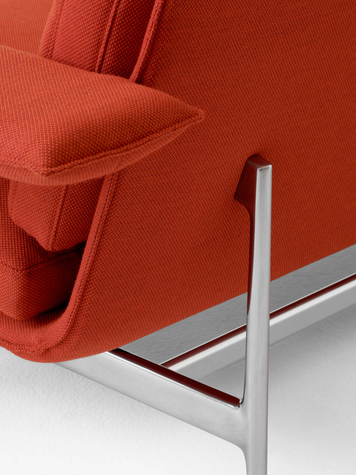 Sofa 3-zits MEANTIME AV31 gestoffeerd met een aluminium basis