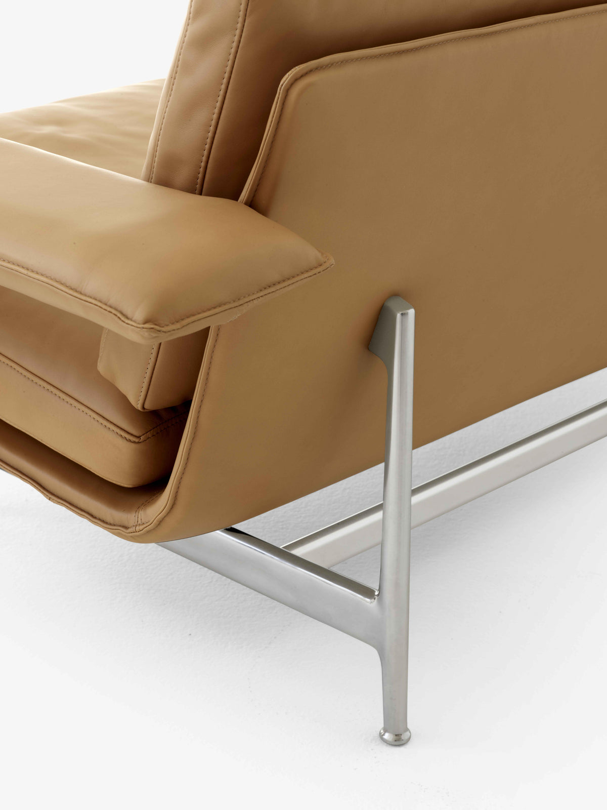 Sofa 3-zits MEANTIME AV31 gestoffeerd met een aluminium basis