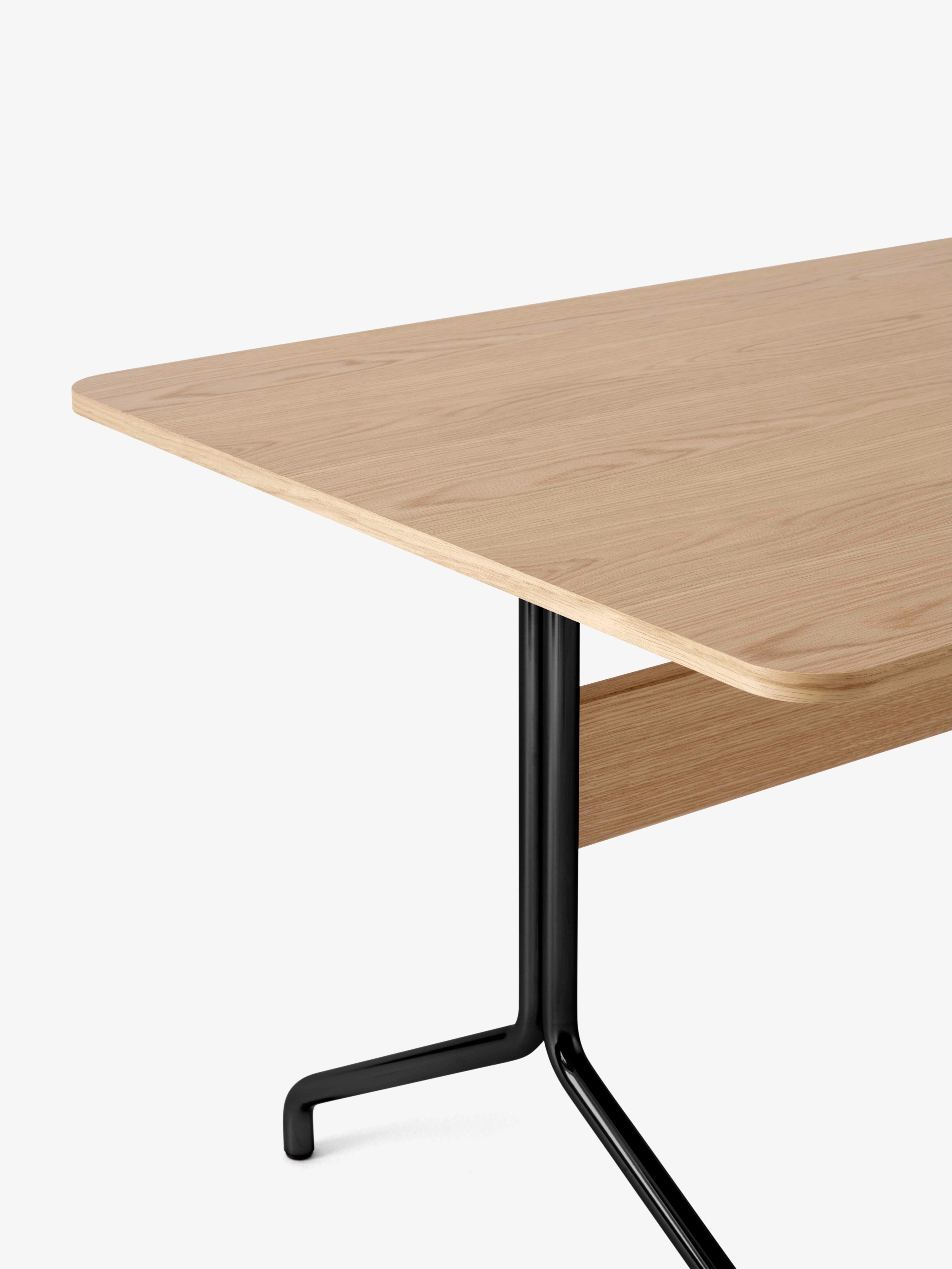 Geverfd eiken PAVILION tafel met zwarte basis