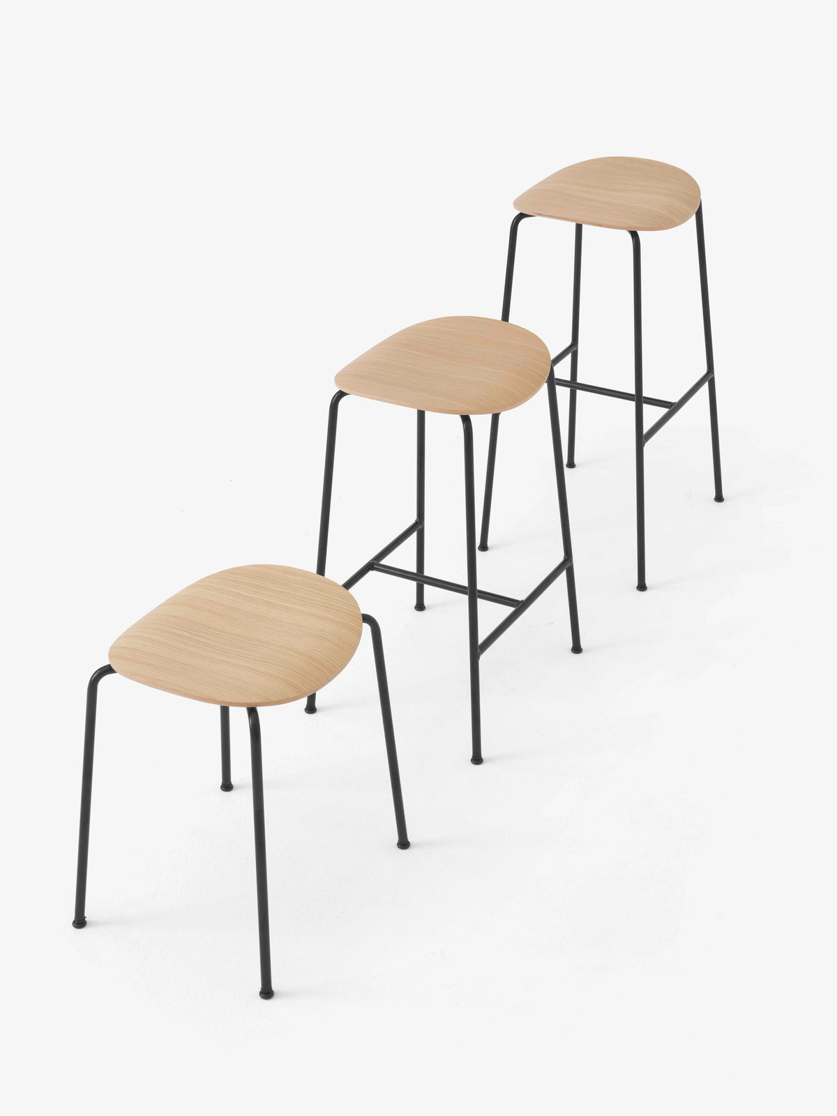 Hocker PAVILION eikenhout met een zwarte stalen basis