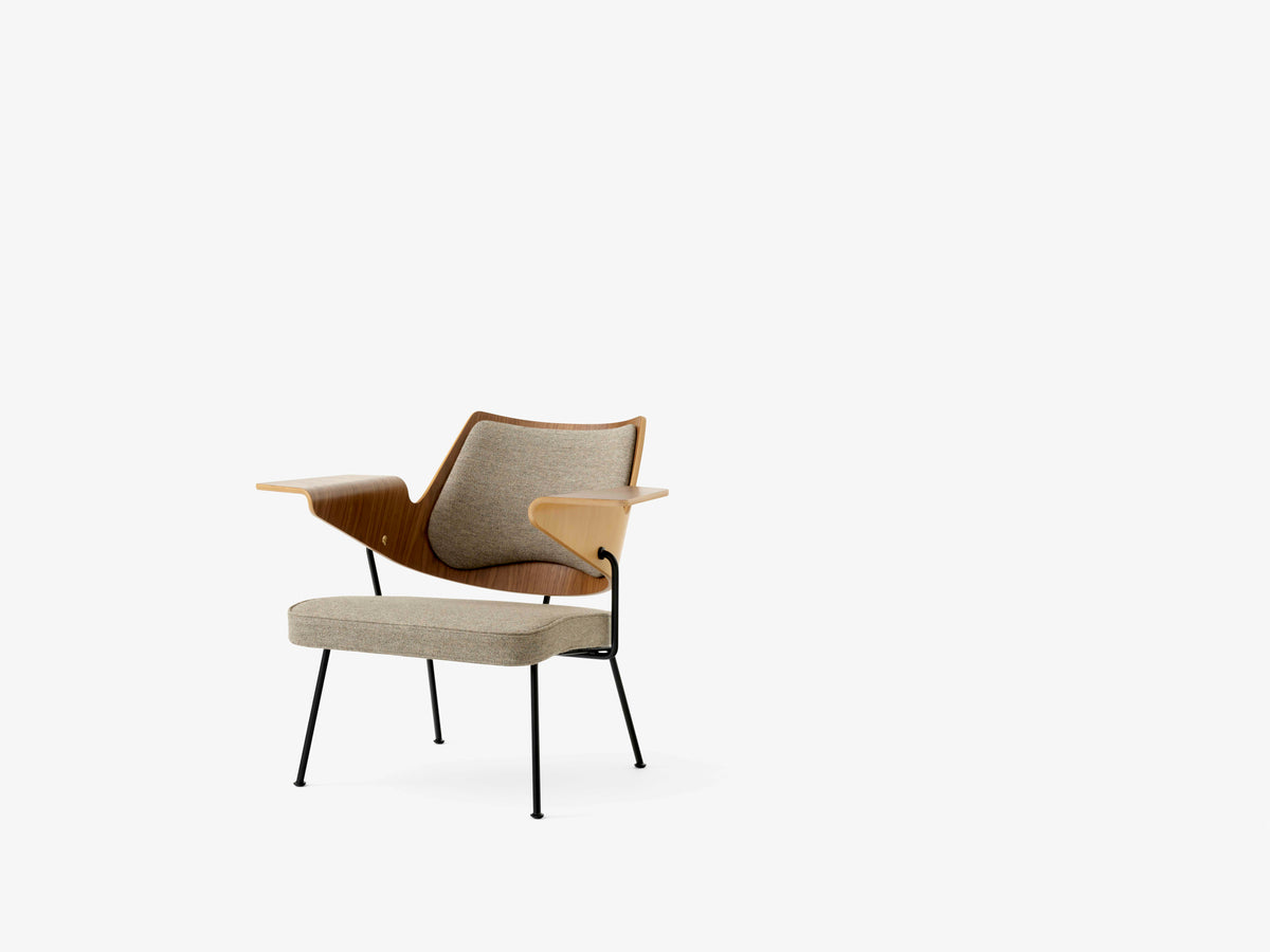 RFH RD8 fauteuil gestoffeerd met hout en een zwarte basis