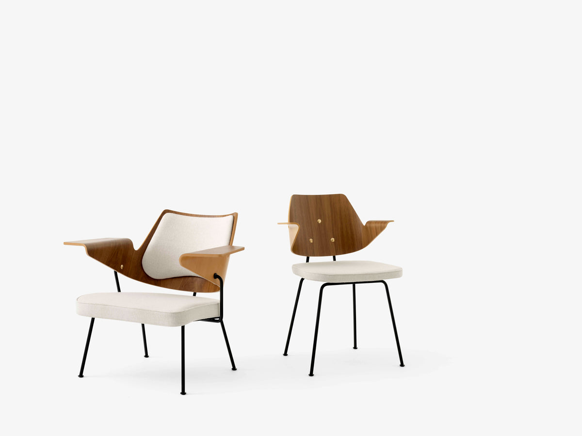 RFH RD8 fauteuil gestoffeerd met hout en een zwarte basis