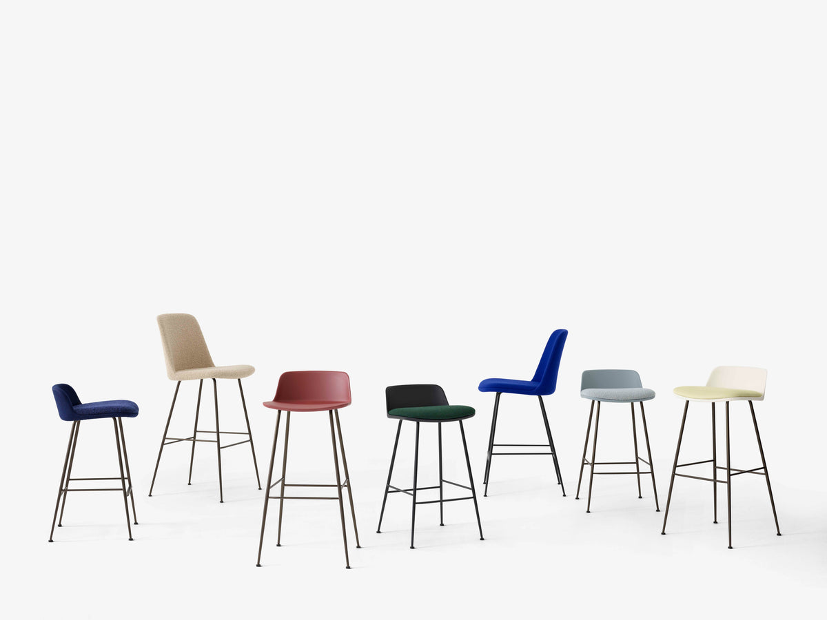 Hocker RELY zwart met een bruine stalen basis
