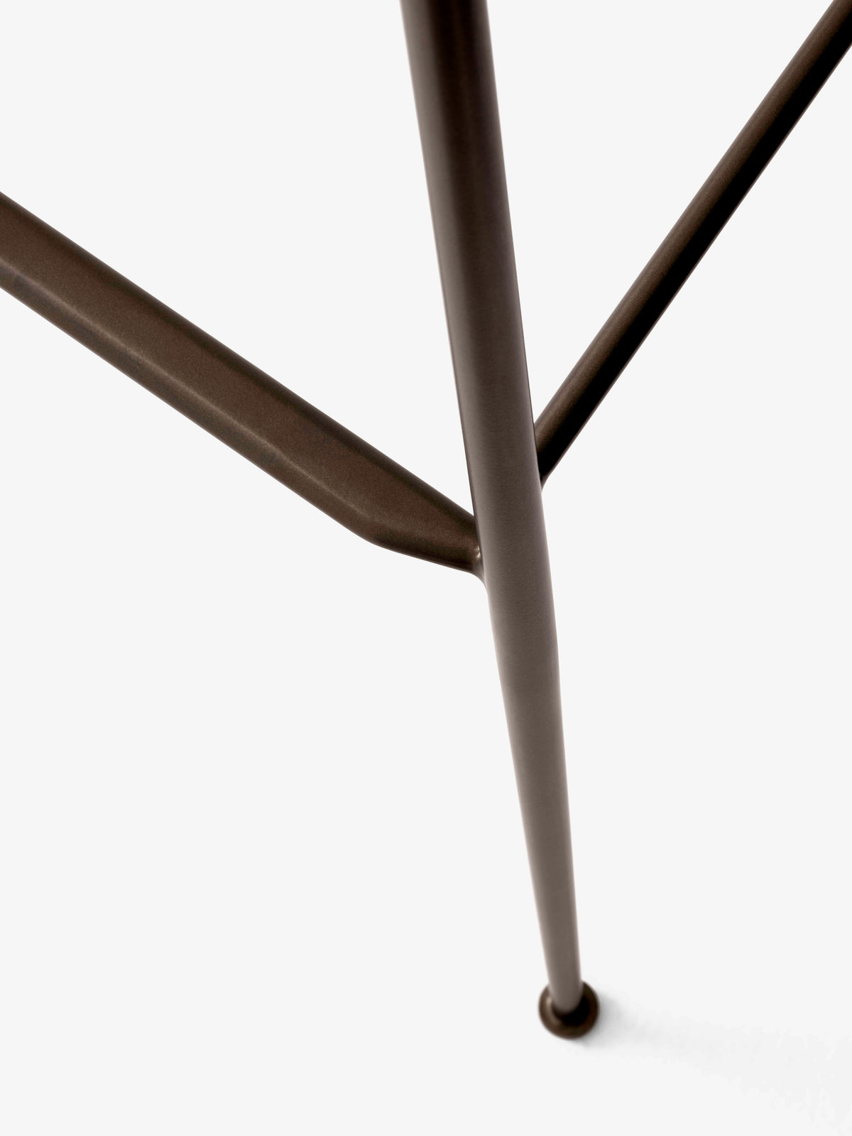 Hocker RELY zwart met een bruine stalen basis