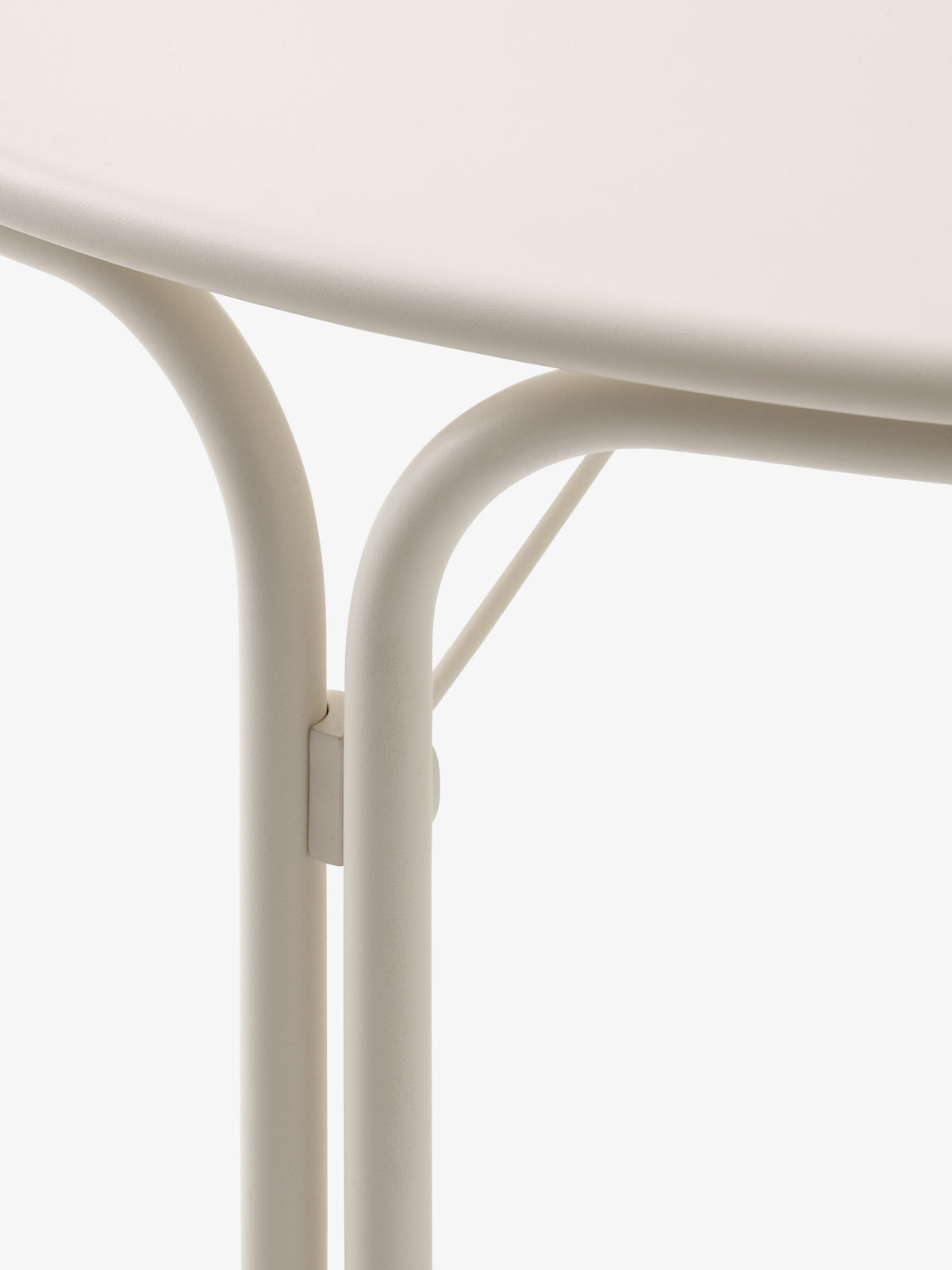 Ronde buiten tafel THORVALD SC98 ivoor