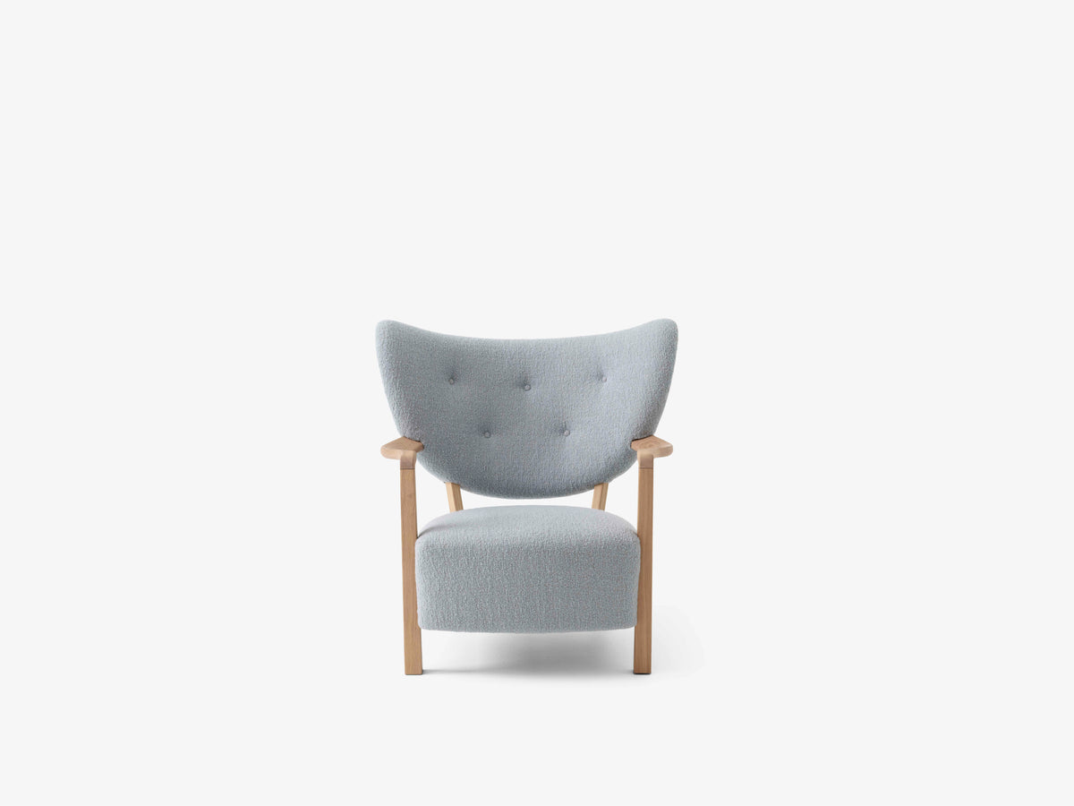 WULFF ATD2 fauteuil gestoffeerd met een eiken basis