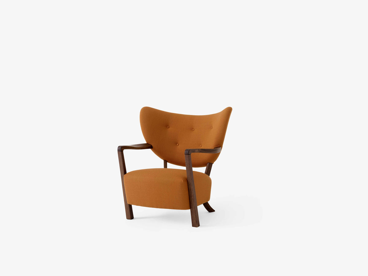 WULFF ATD2 fauteuil gestoffeerd met een notenhouten basis