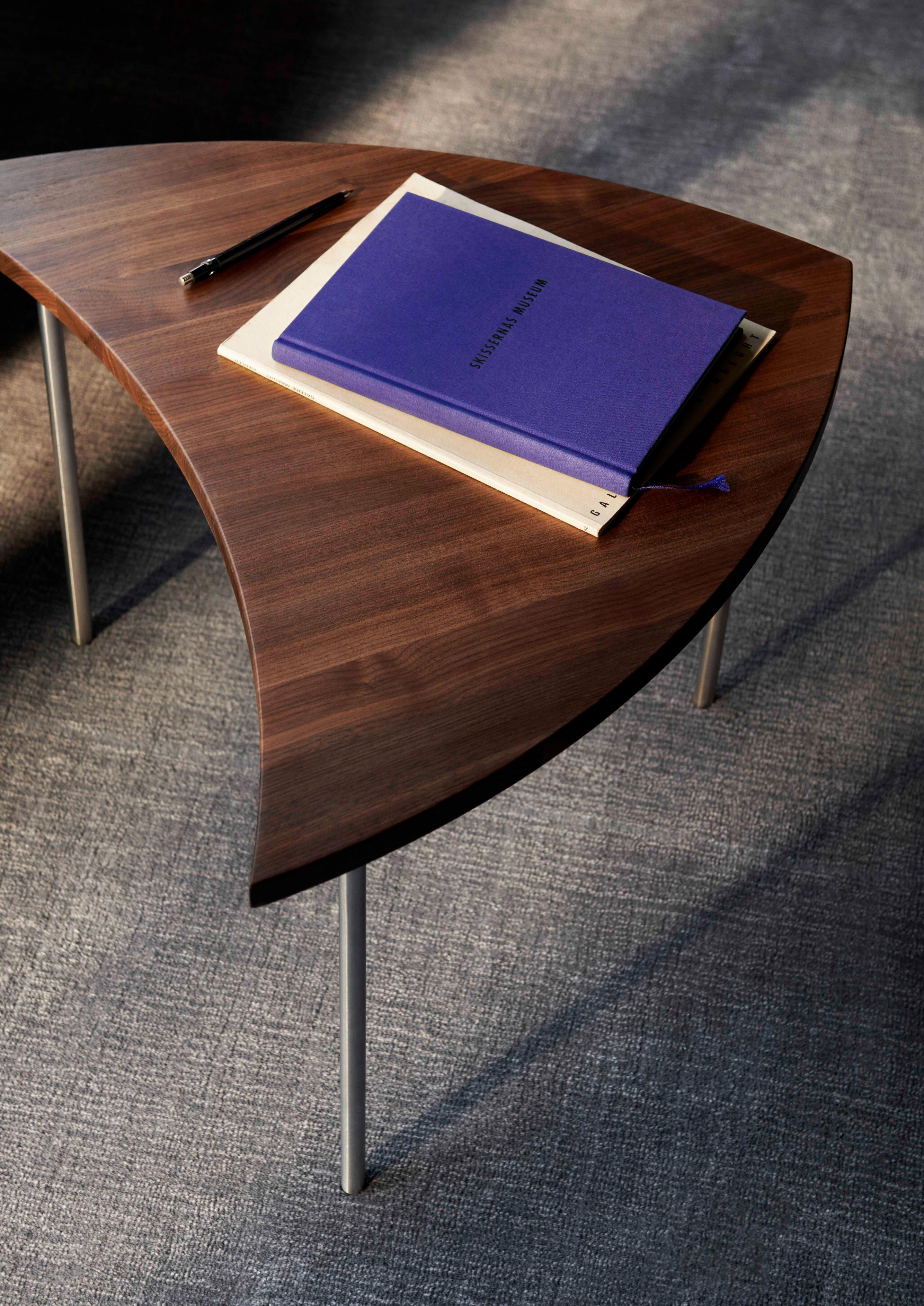 Zijtafel PINWHEEL HM7 geolied eiken met een stalen basis