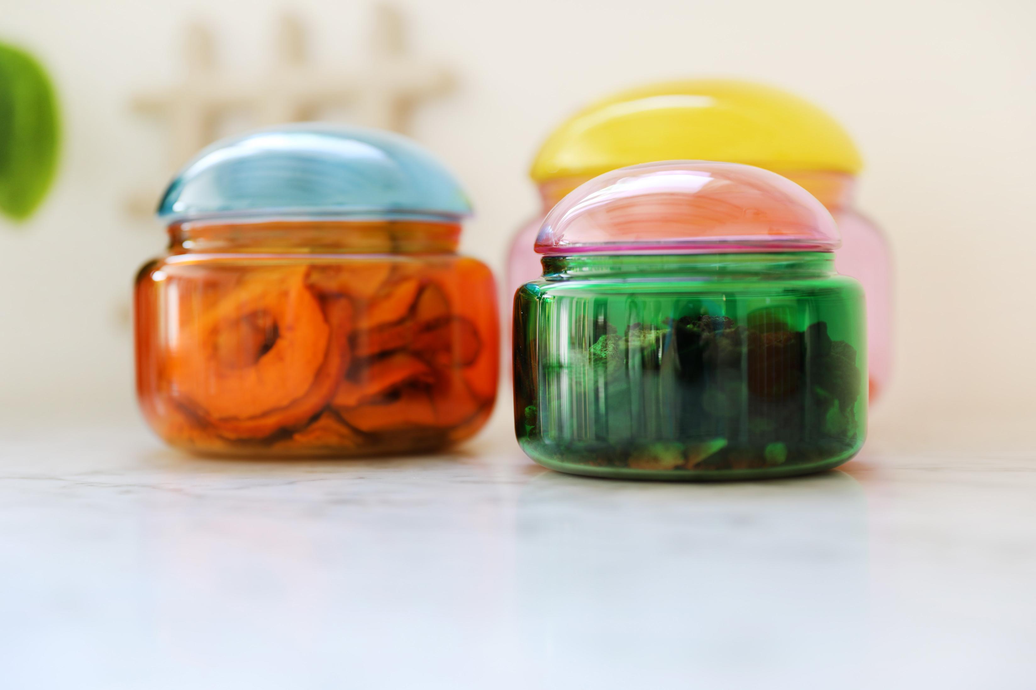 Glazen opbergdoos PUFFY groen met roze deksel