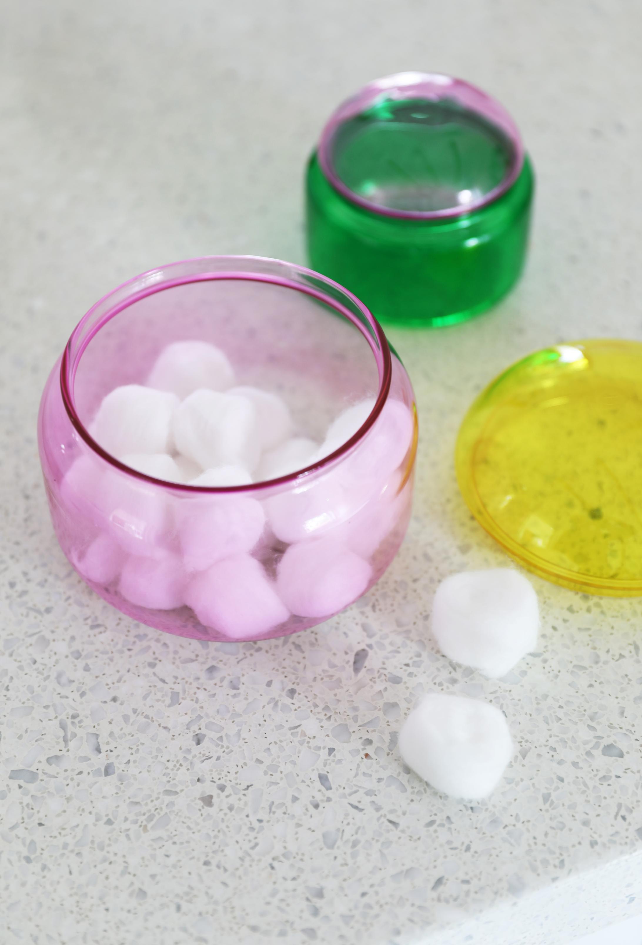 Glass container PUFFY pink with yellow lid