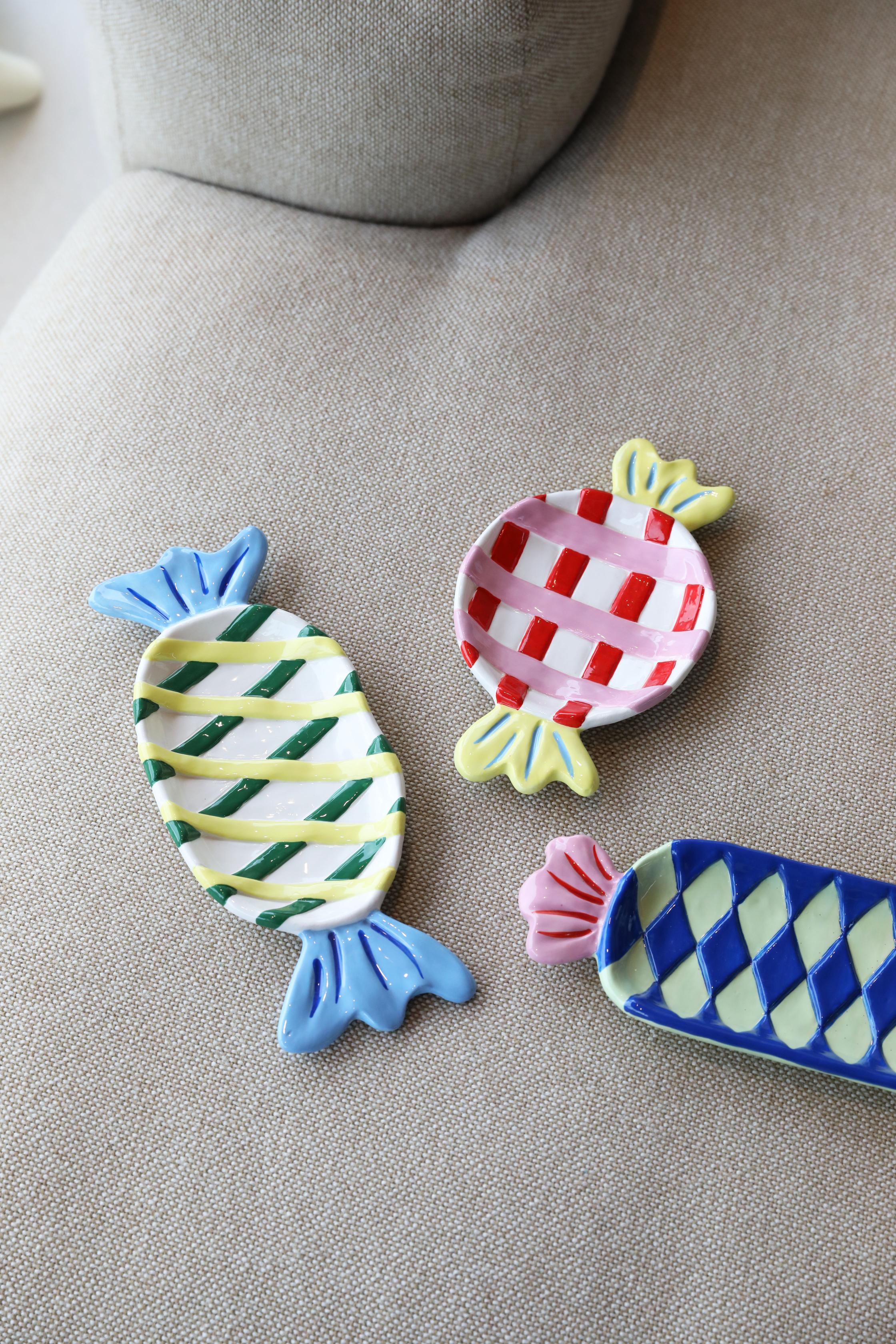 GOODY white platter with yellow and blue