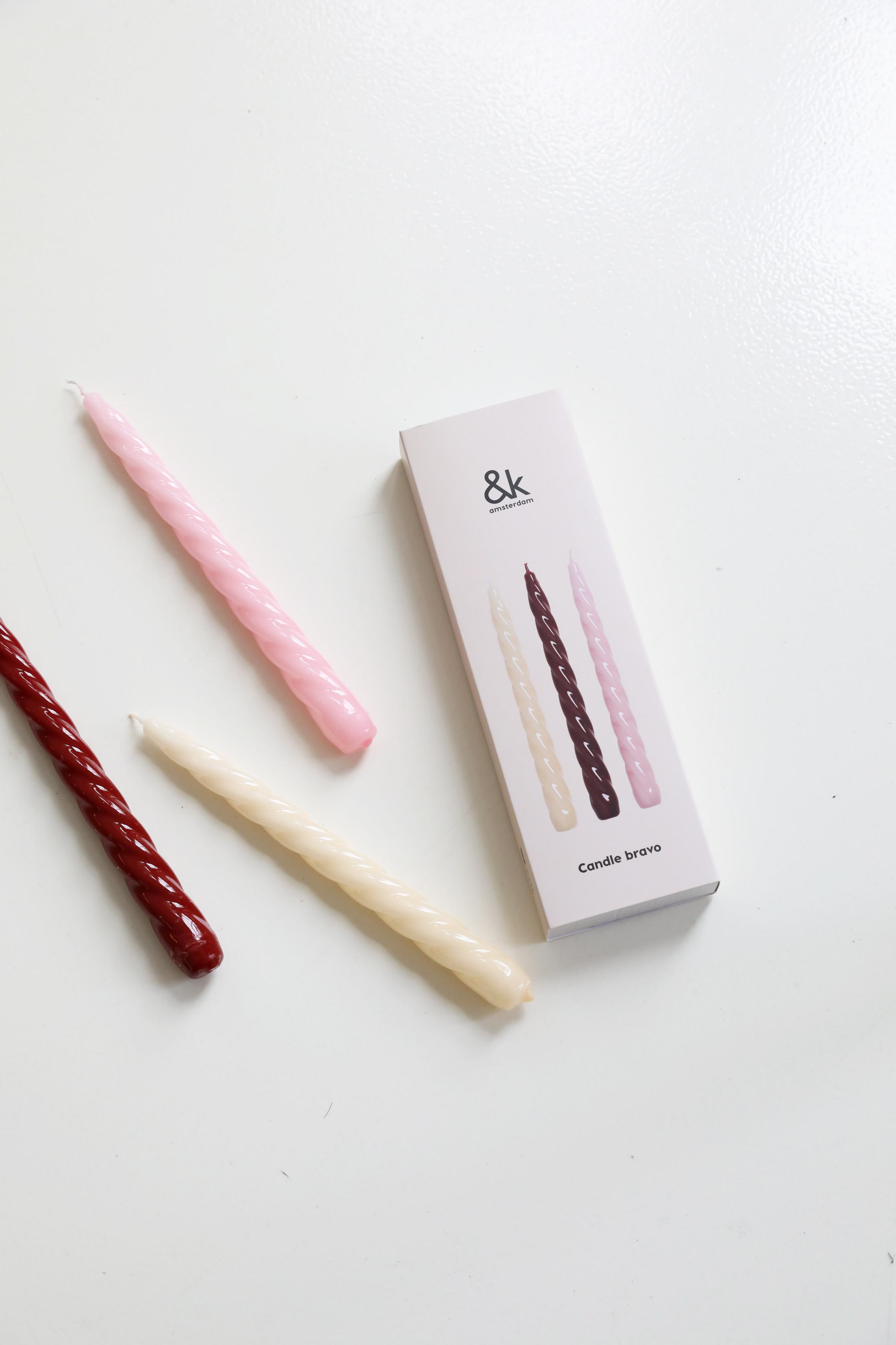 Set von Kerzen BRAVO REDS rosa mit burgunderrot und gelb