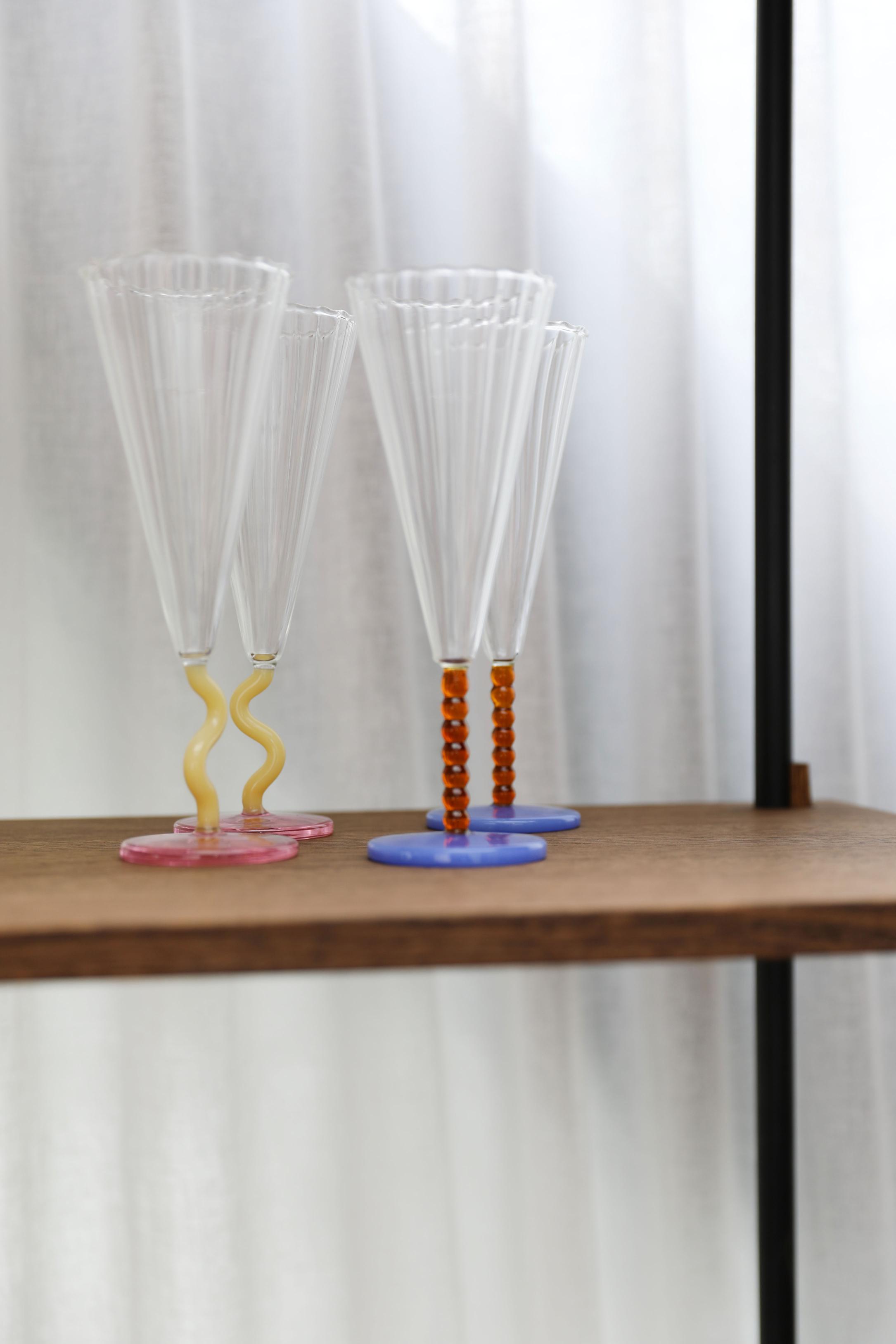 Set van glazen champagneglazen CURVE geel met roze