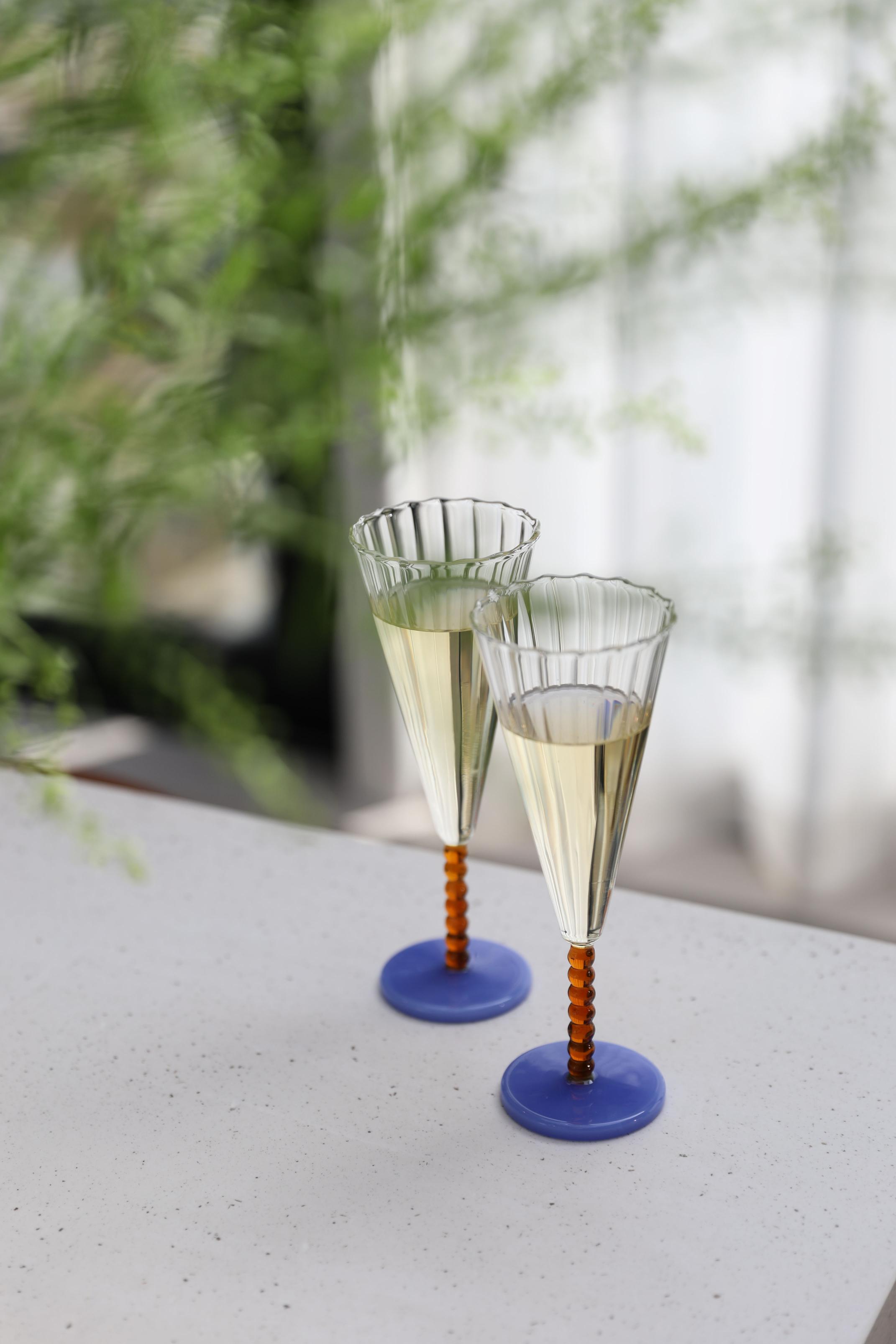 Set von Glaskelchen für Champagner PERLE bernsteinfarben mit Blau