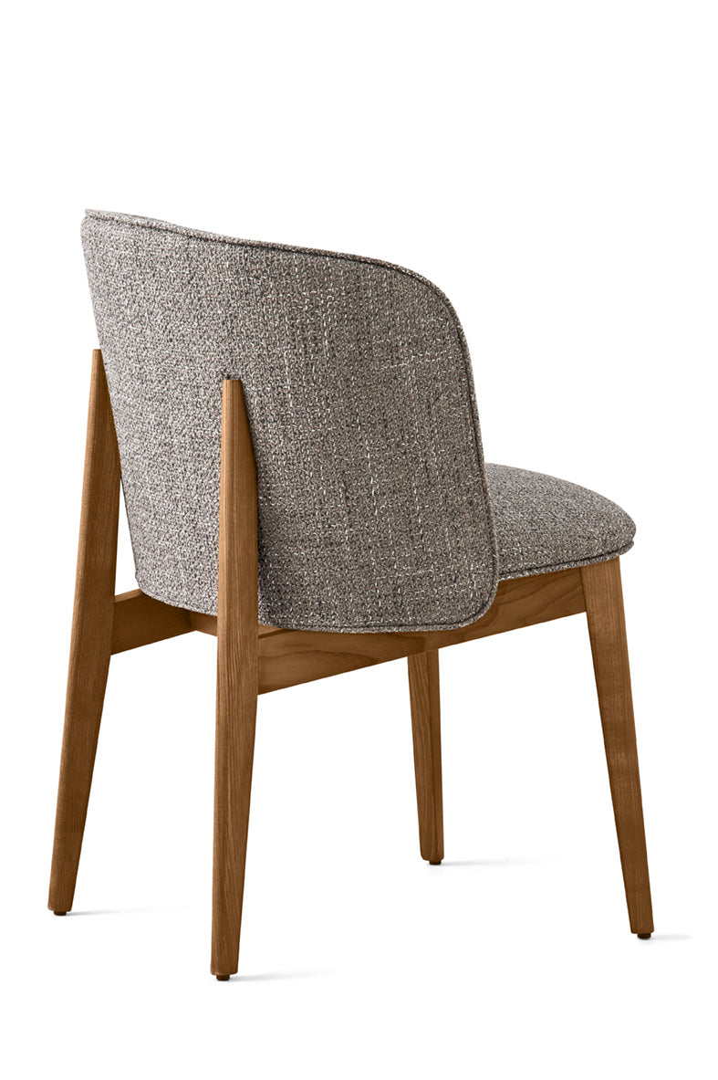 Fauteuil met armleuningen ABREY gestoffeerd met een notenhouten basis