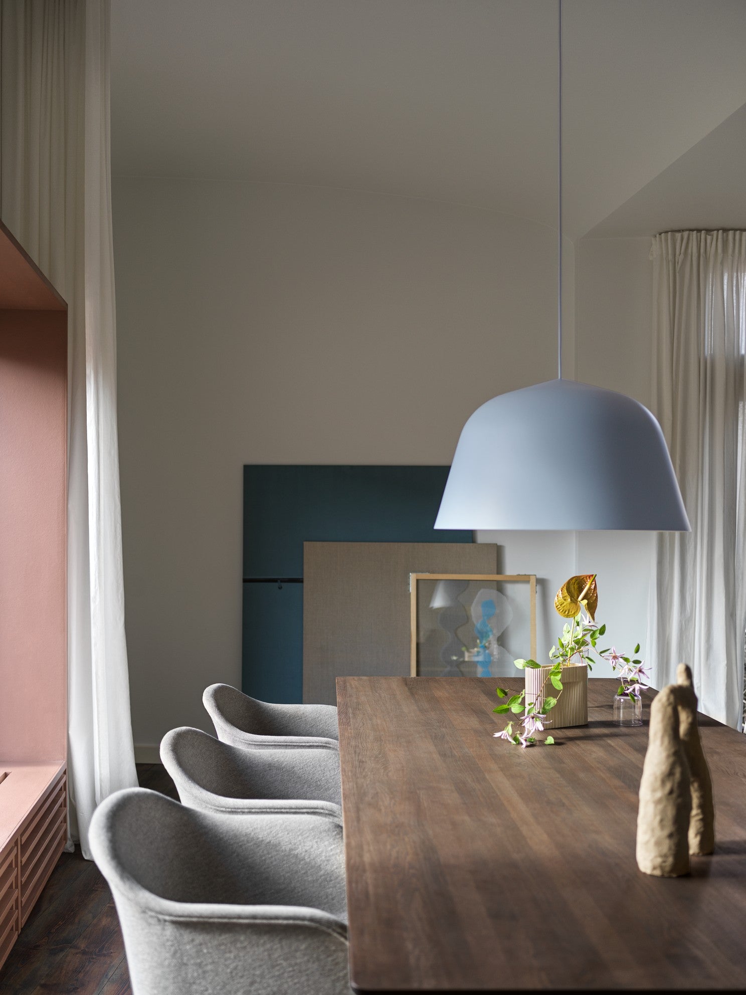 Tafel 70/70 donker eikenhout met zandkleurige basis