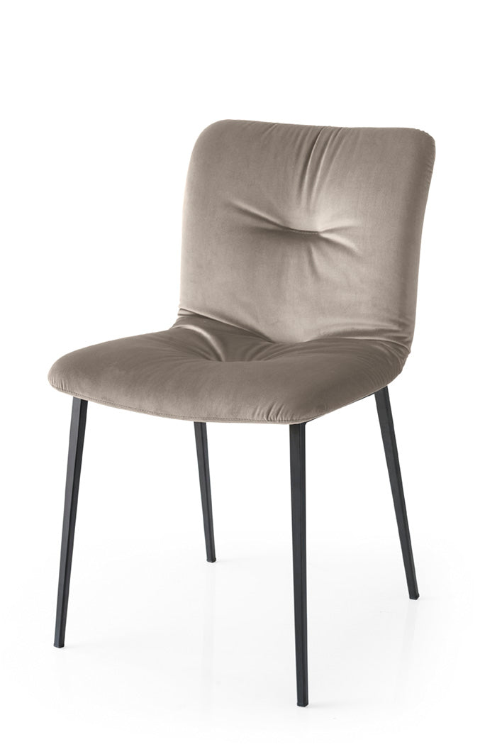 Stuhl ANNIE SOFT gepolstert mit schwarzem Metallgestell