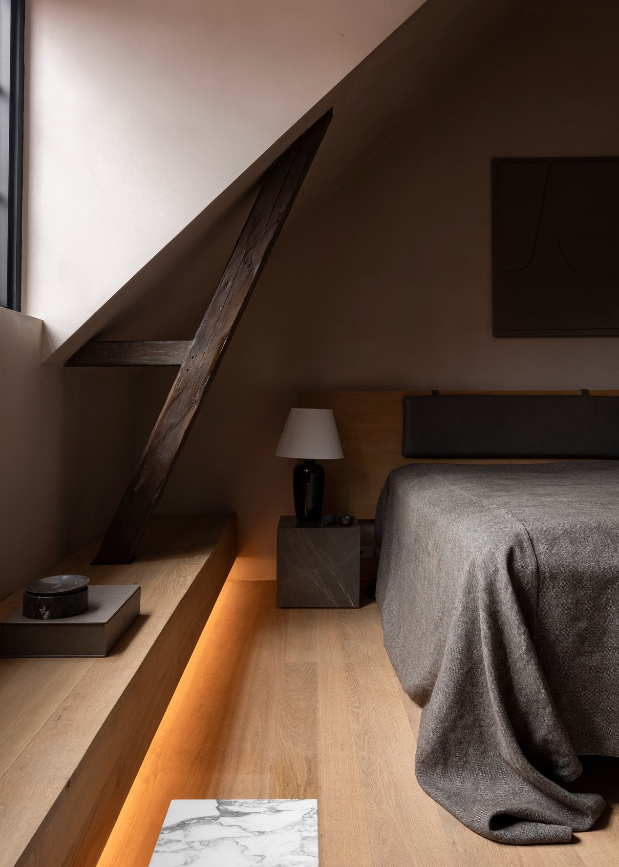 PLINTH CUBIC Side Table Gray Marble