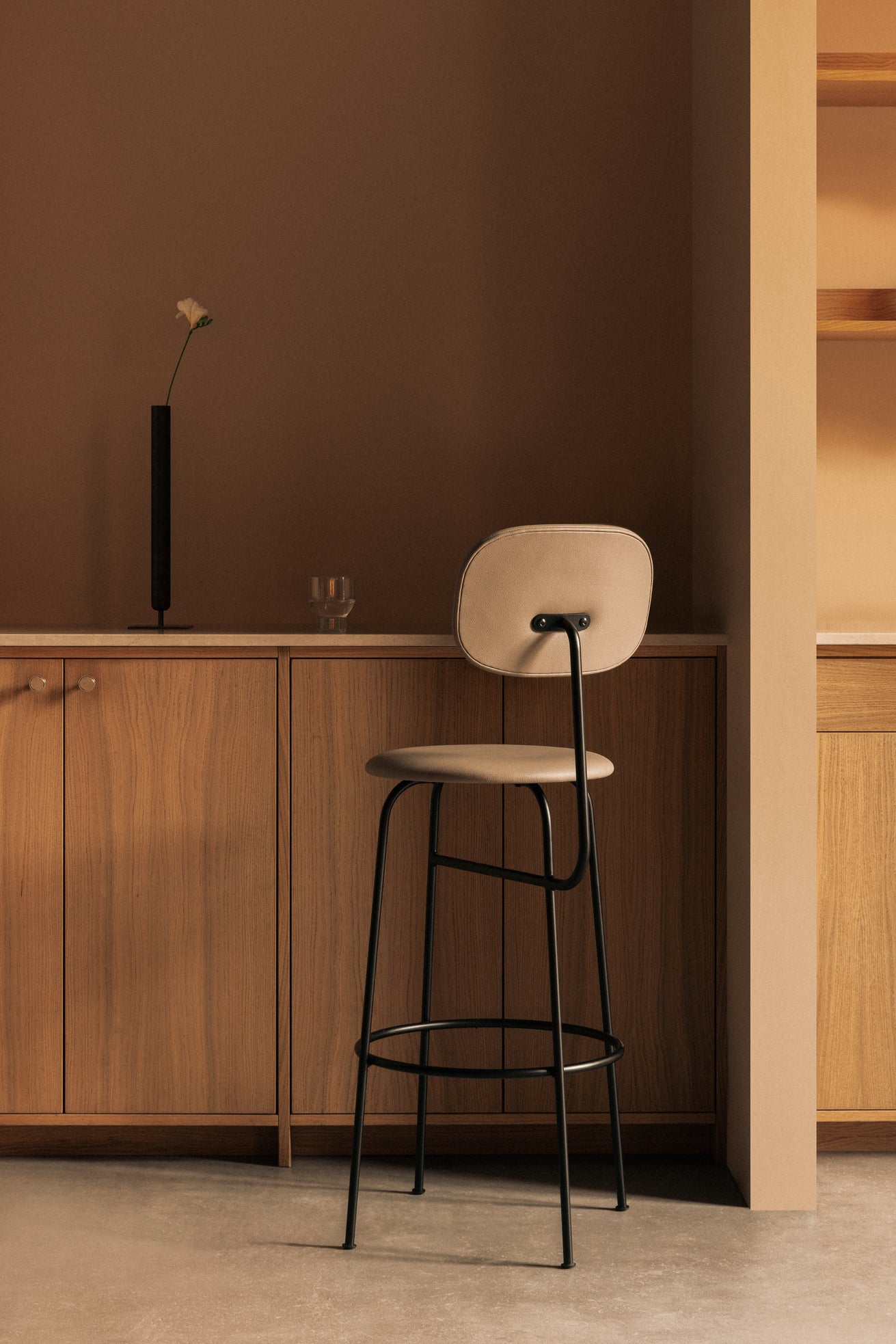 Hocker AFTEROOM PLUS dunkles Eichenfurnier