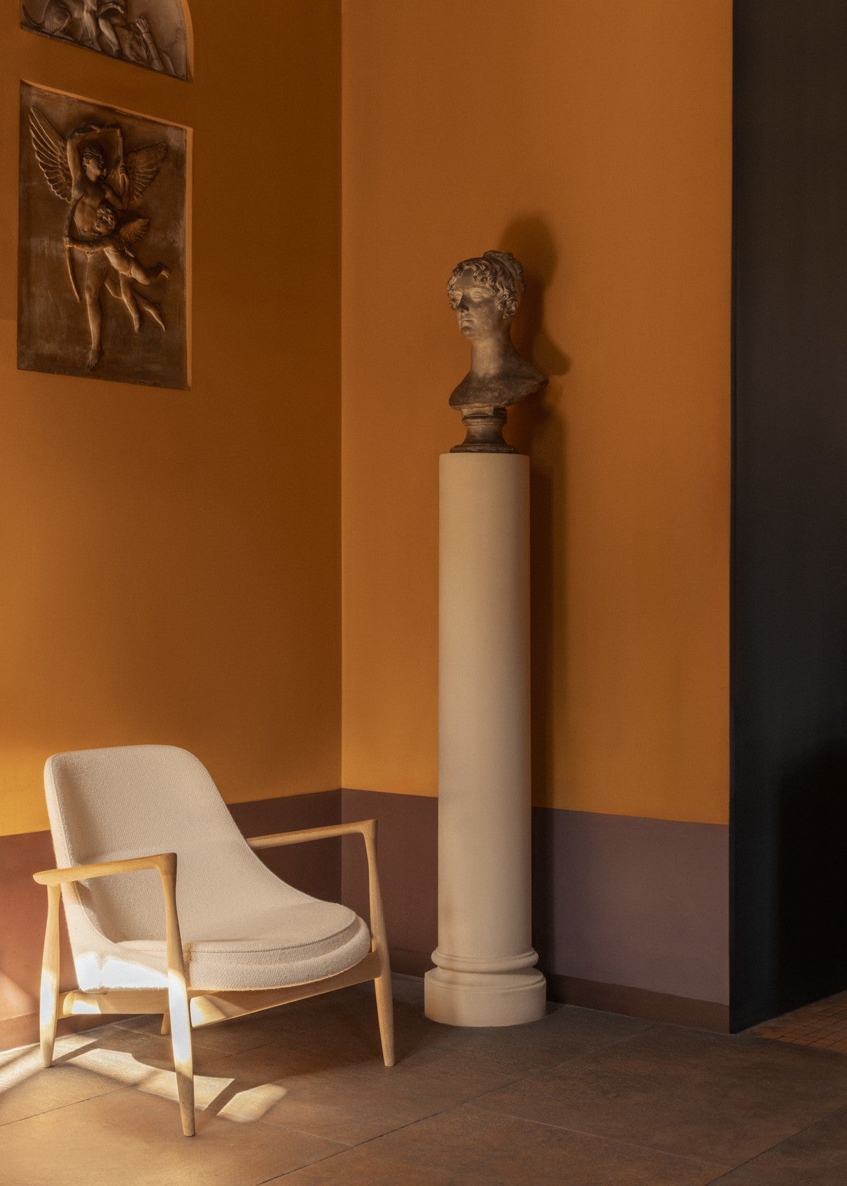 ELIZABETH armchair in beige with an oak base