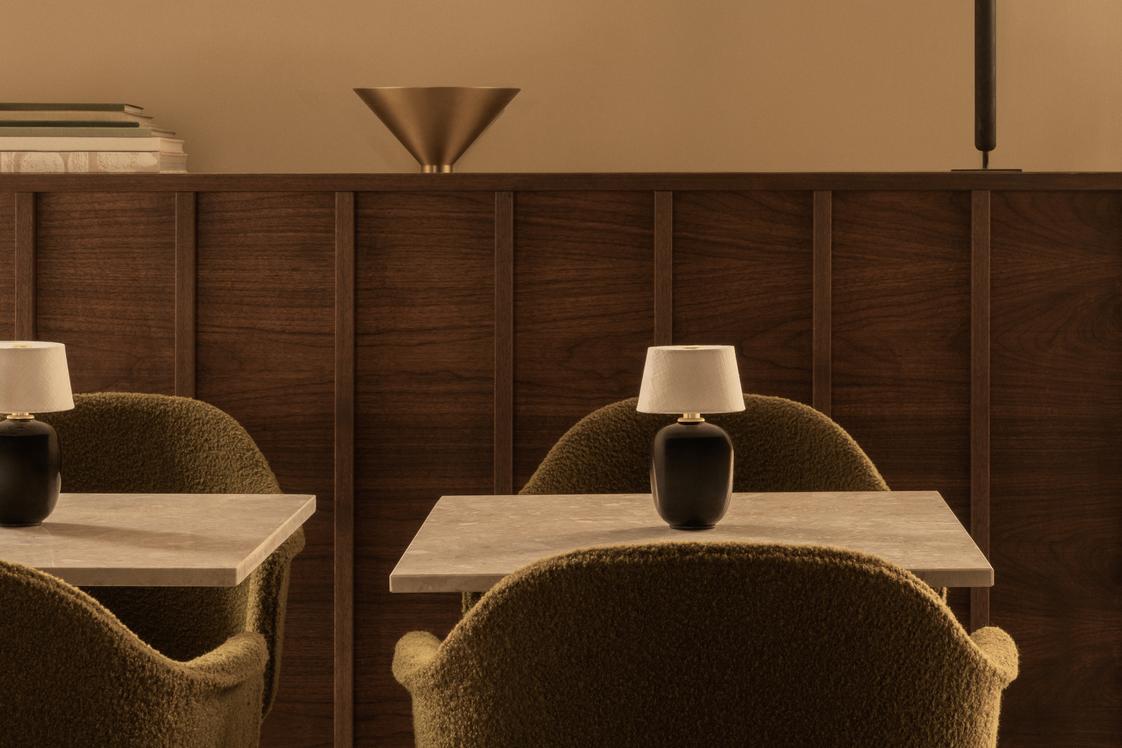 HARBOUR office armchair gray leather with black base