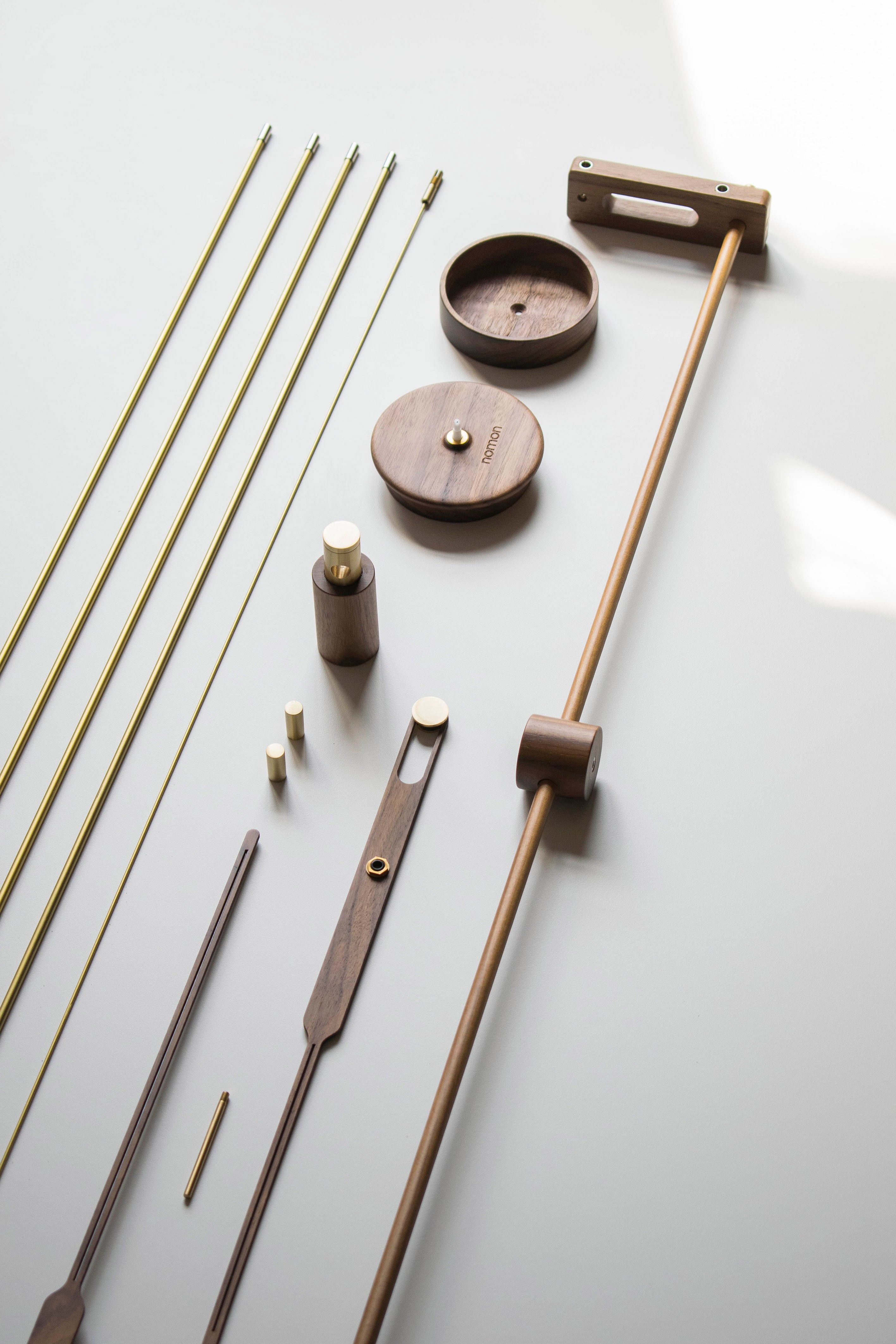 Wandklok BARCELONA PREMIUM notenhout met messing