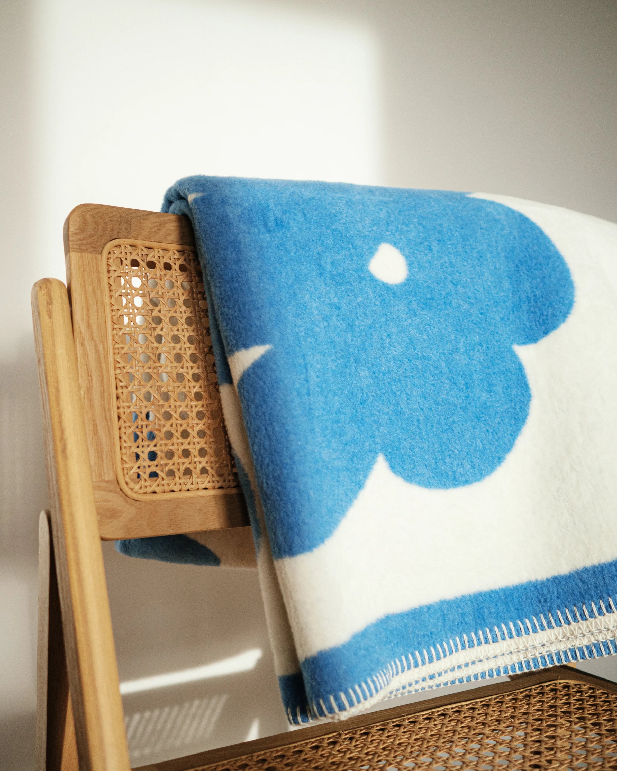 Koc FLO luchtblauw en ecru