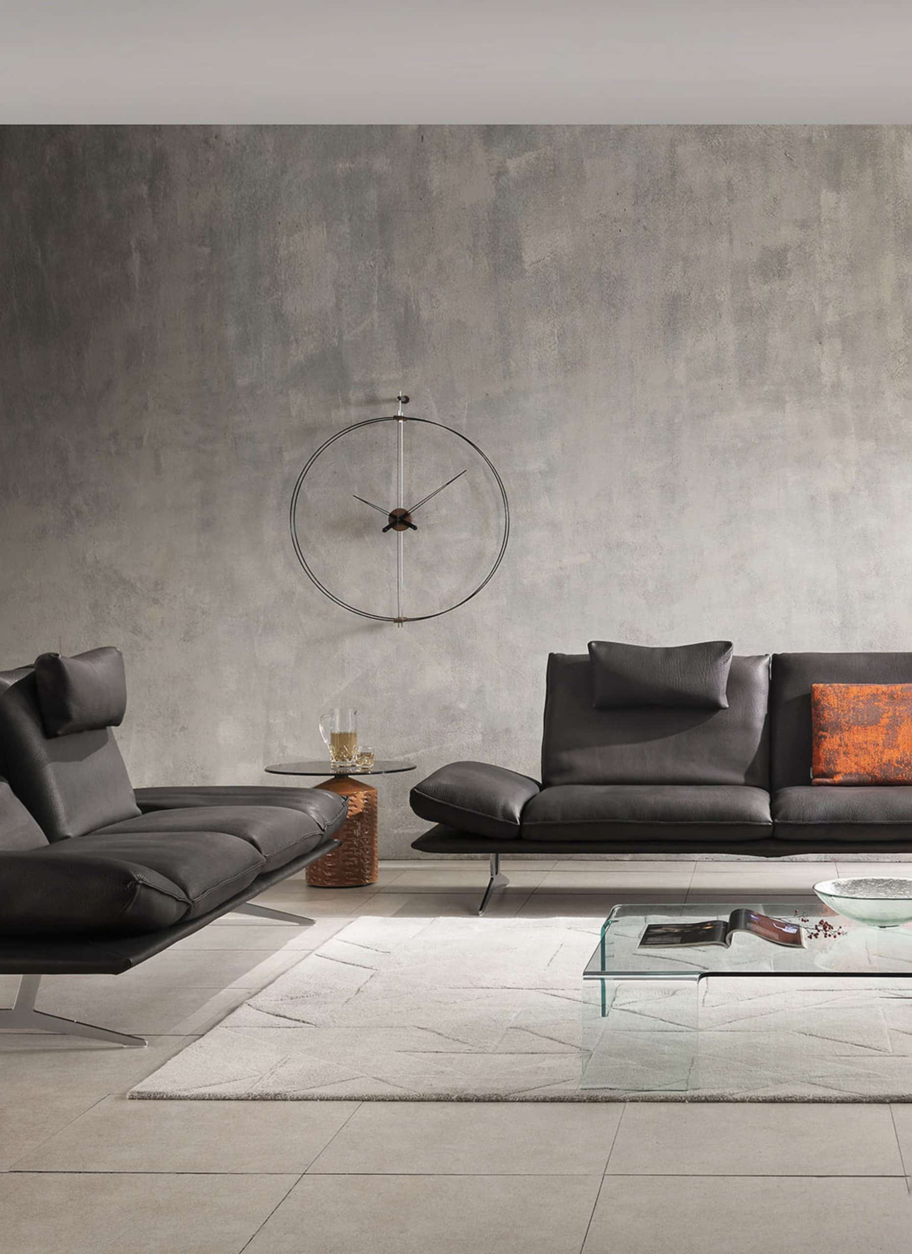 Wandklok BARCELONA notenhout met zwart en zilver