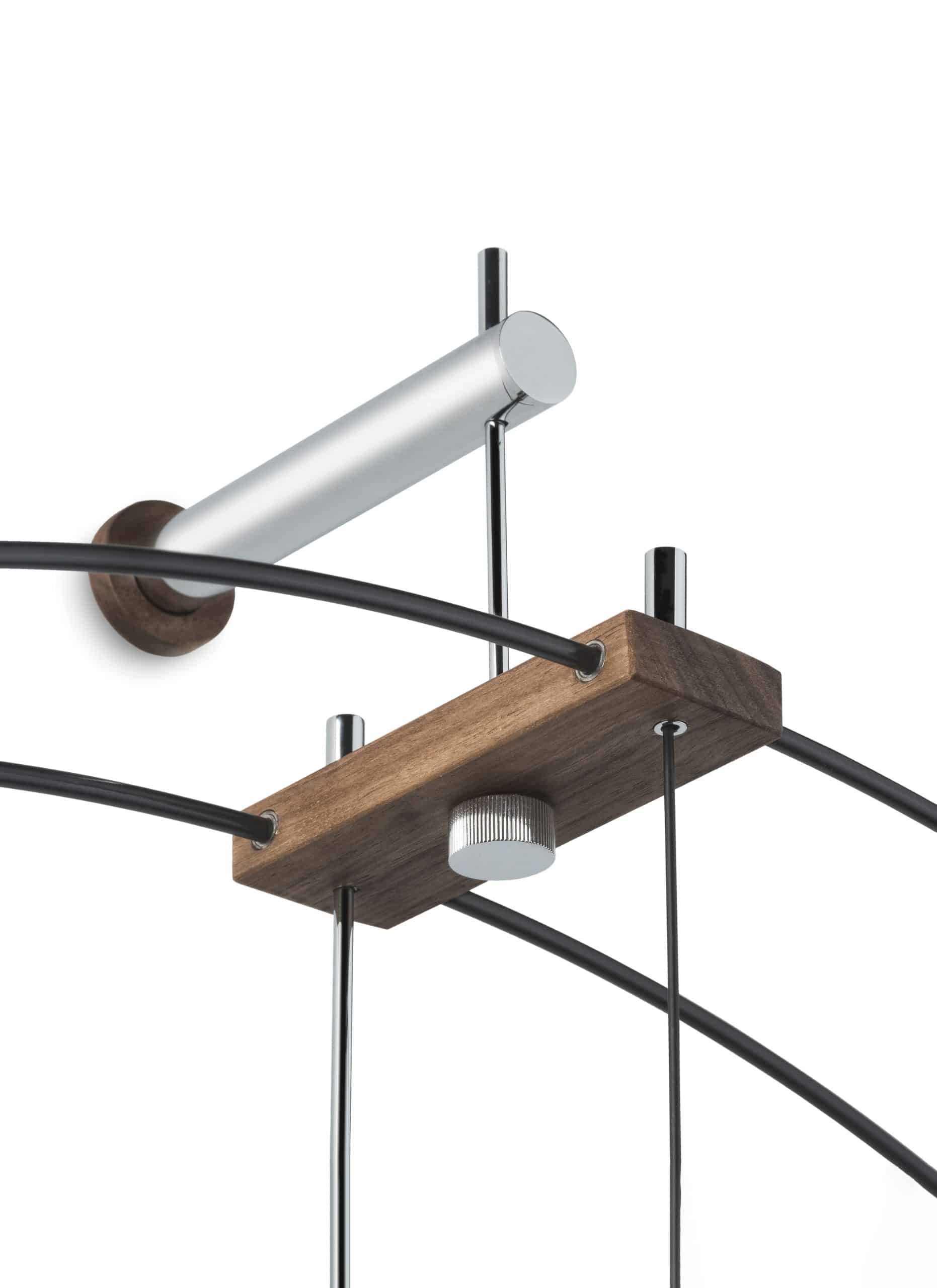 Wandklok BARCELONA notenhout met zwart en zilver