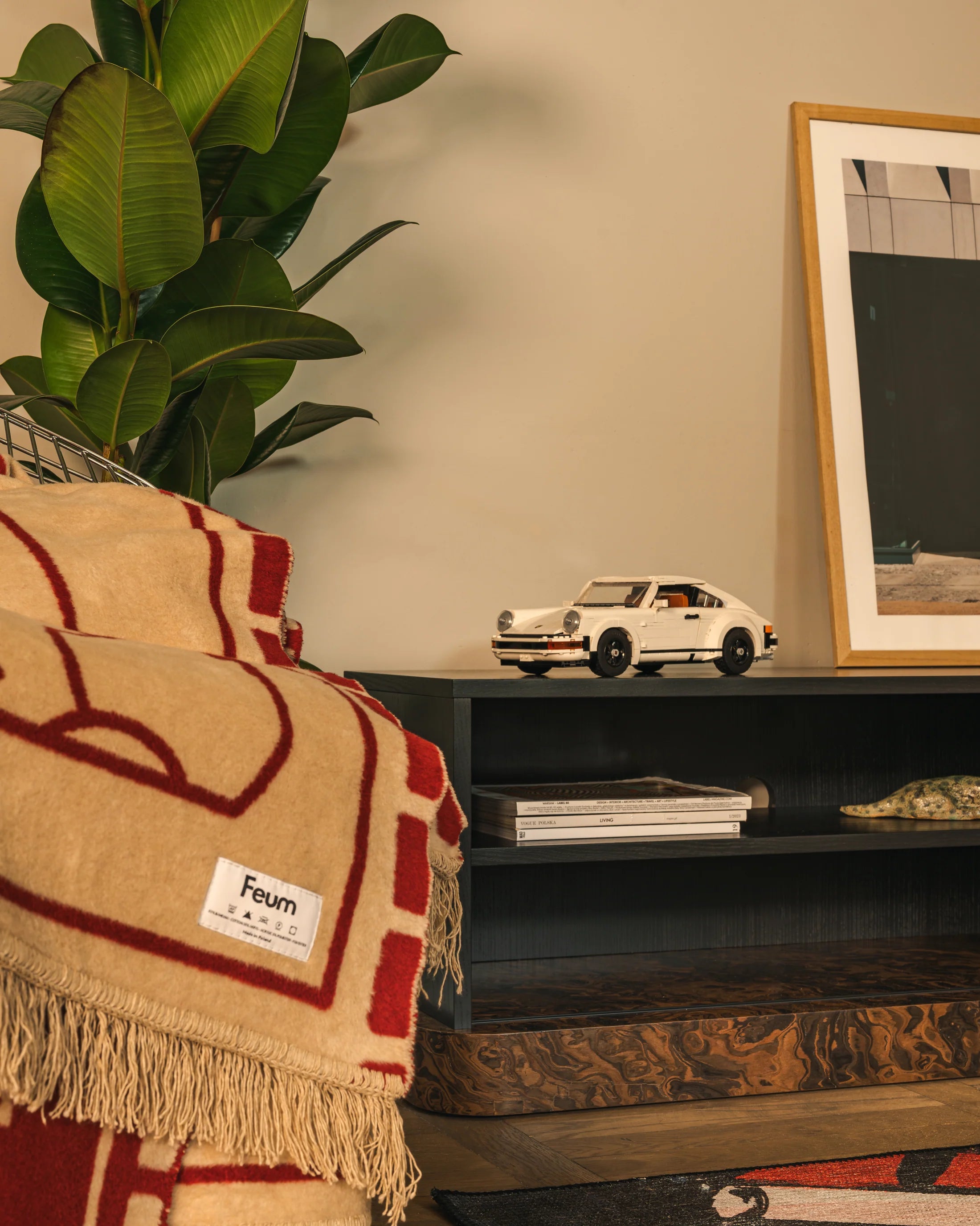 RTV-Sideboard BAS California Nussbaum und tiefschwarz