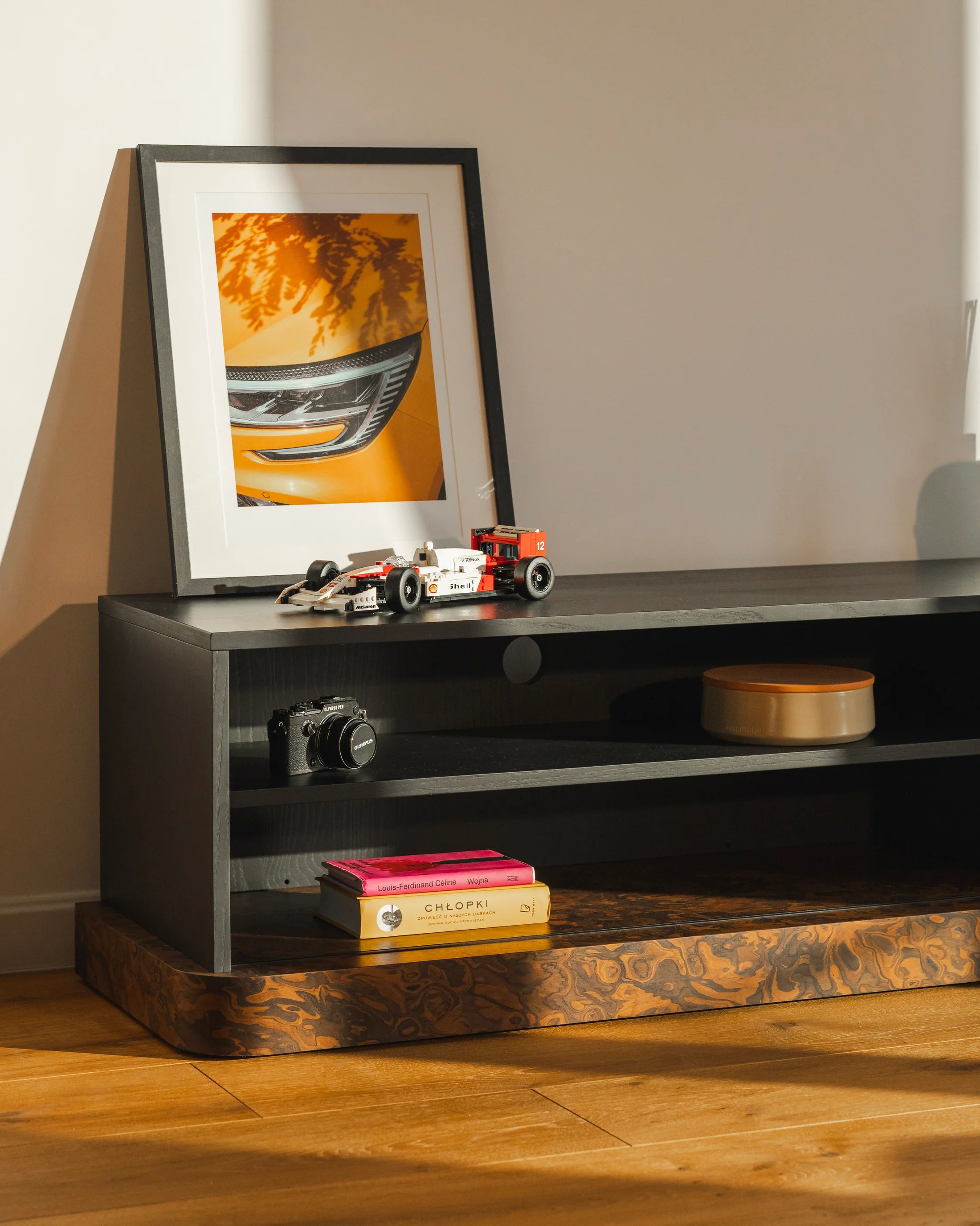 RTV-Sideboard BAS California Nussbaum und tiefschwarz