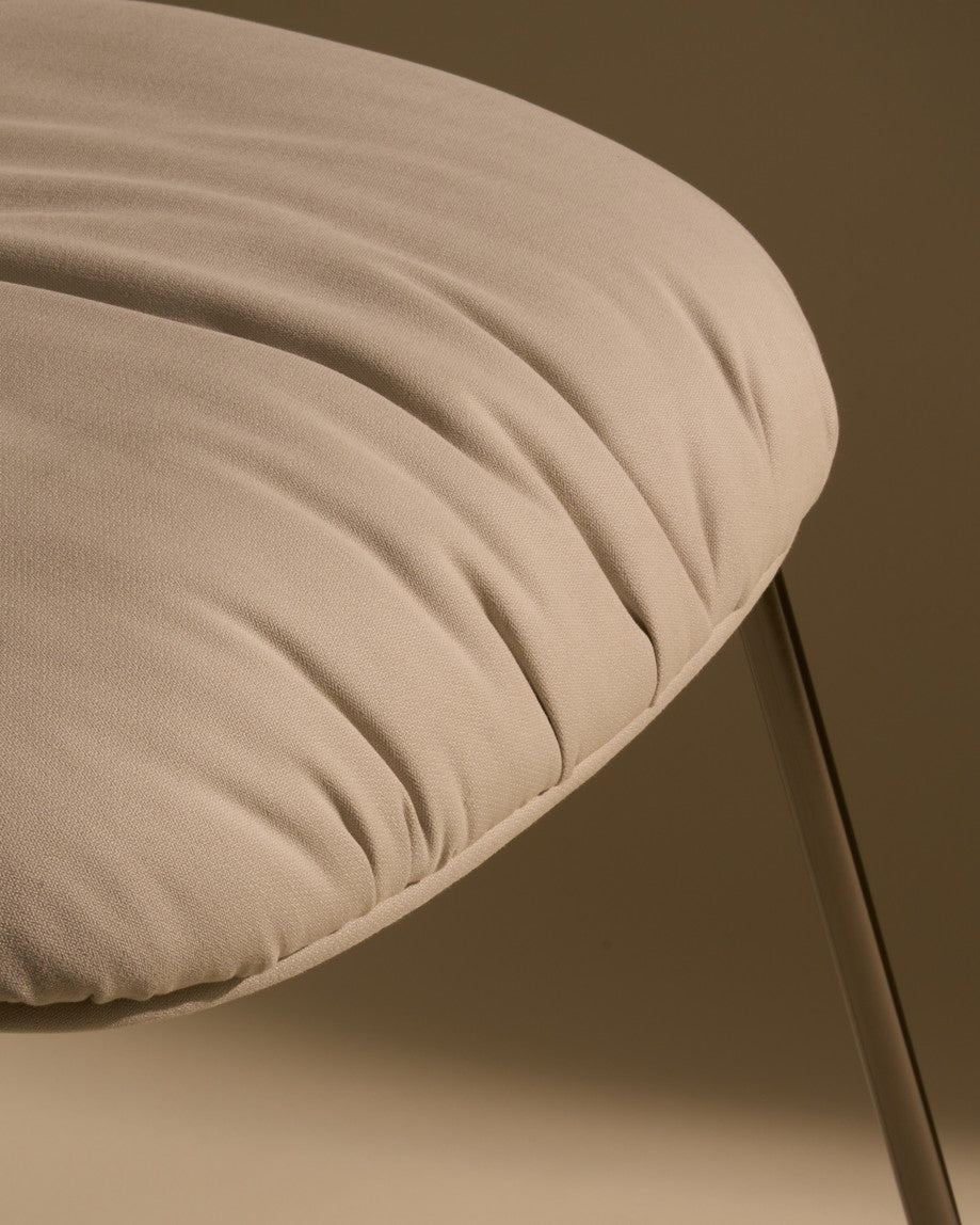 Stuhl BEETLE SOFT gepolstert mit schwarzem verchromtem Gestell