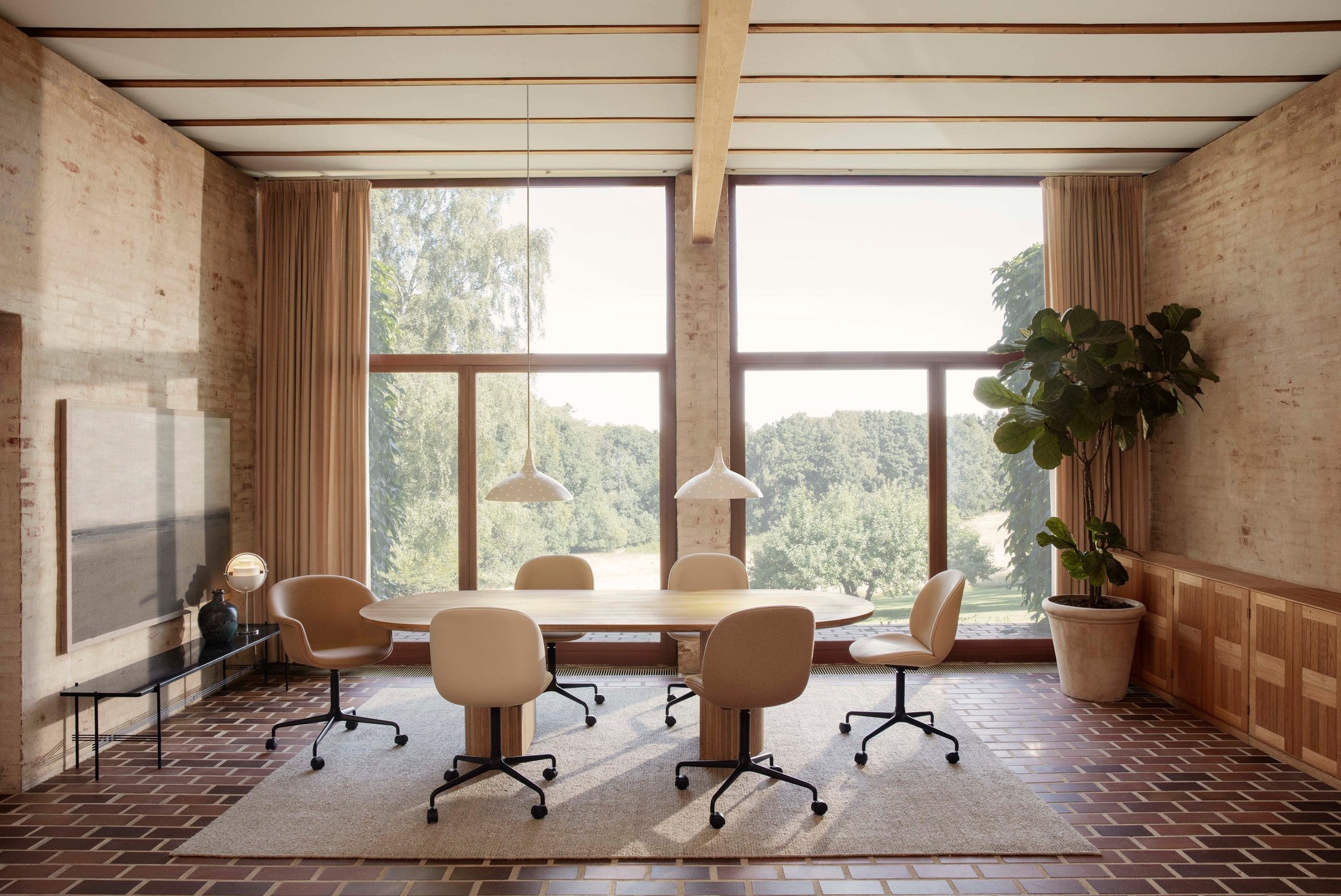 BAT office chair with upholstered seat