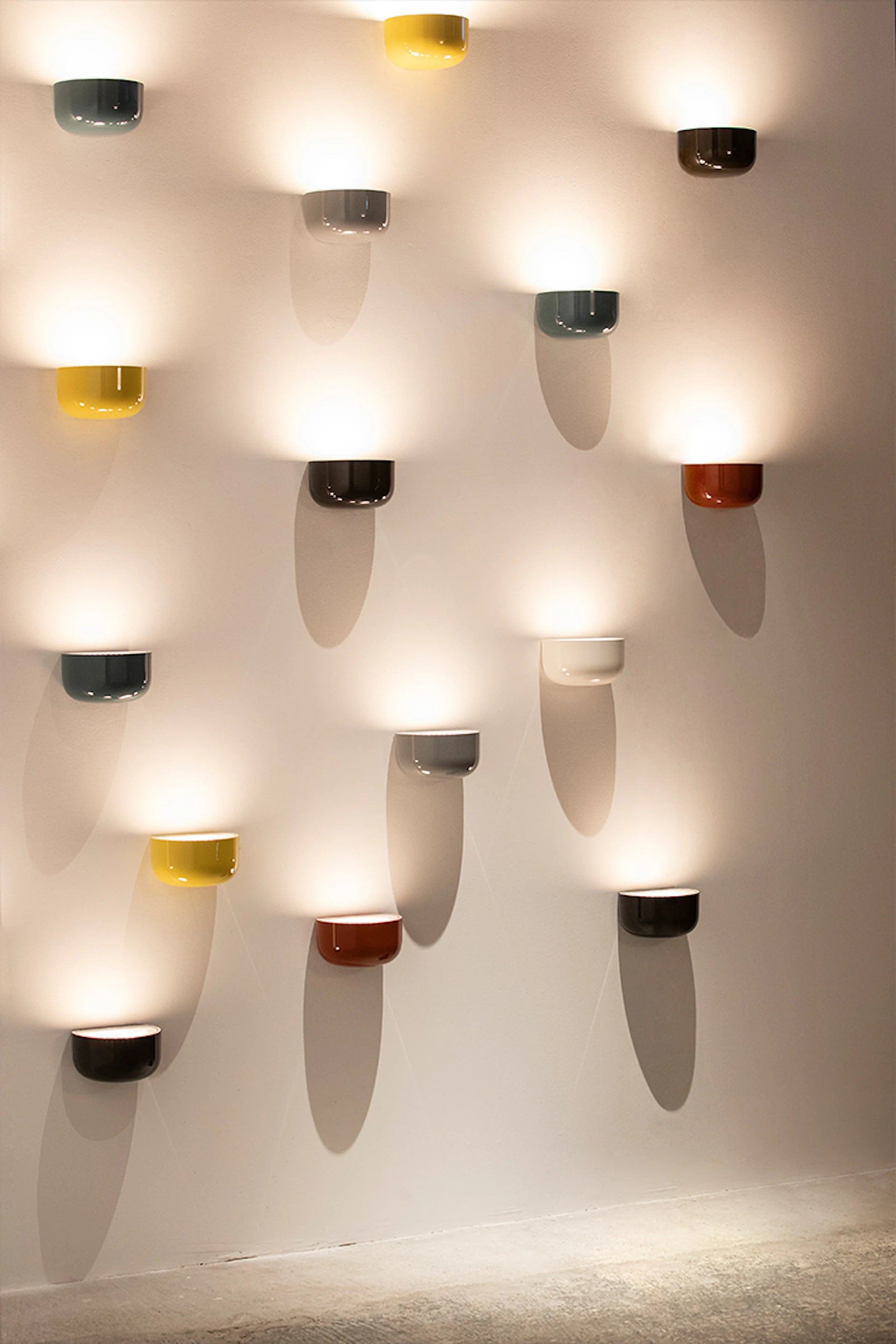 Lampa ścienna BELLHOP biały