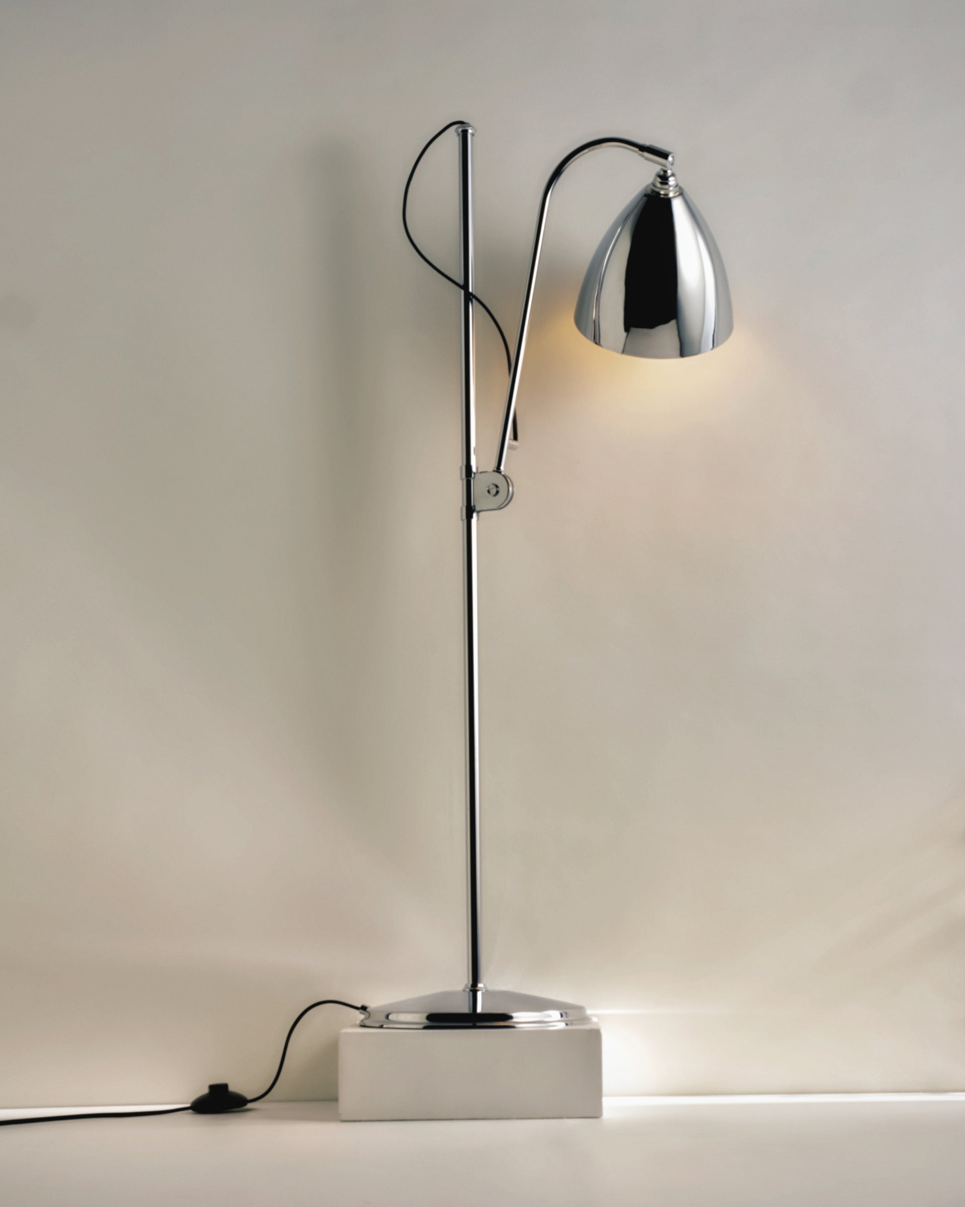 BESTLITE BL3 floor lamp in brass with a black shade