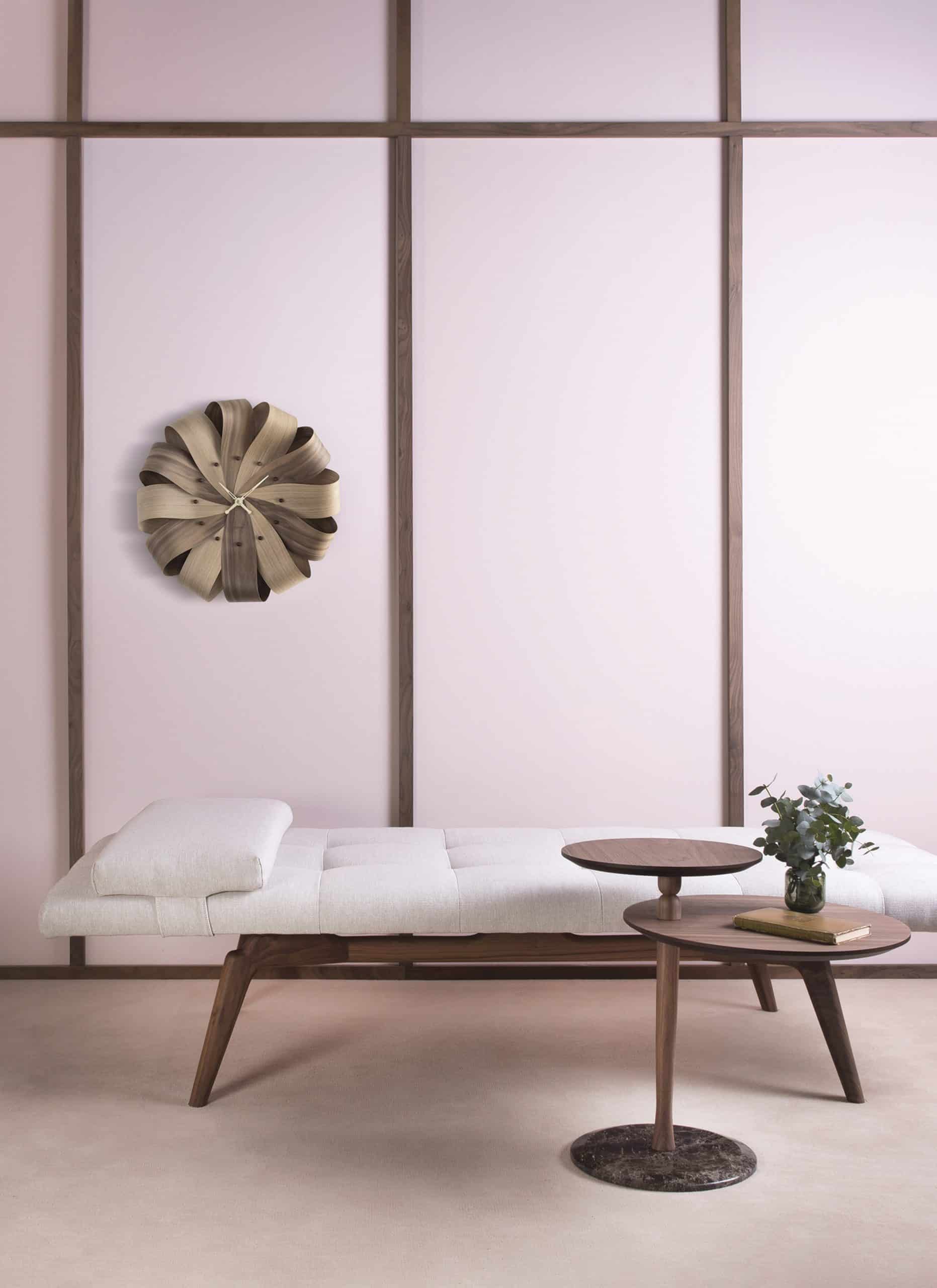 BRISA wall clock in walnut wood with oak wood