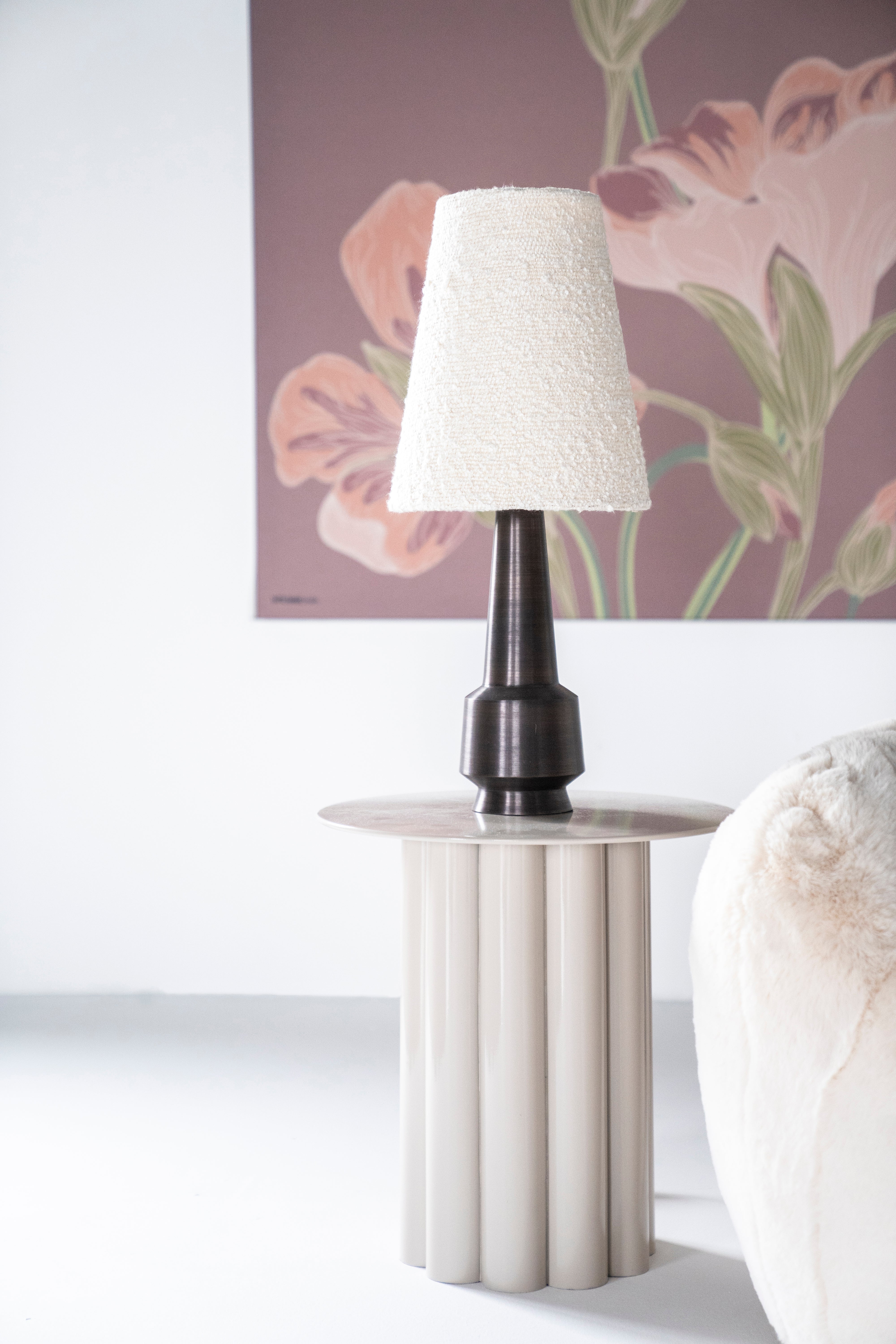 Tafellamp DAWN lichtbeige met donkerbruine voet